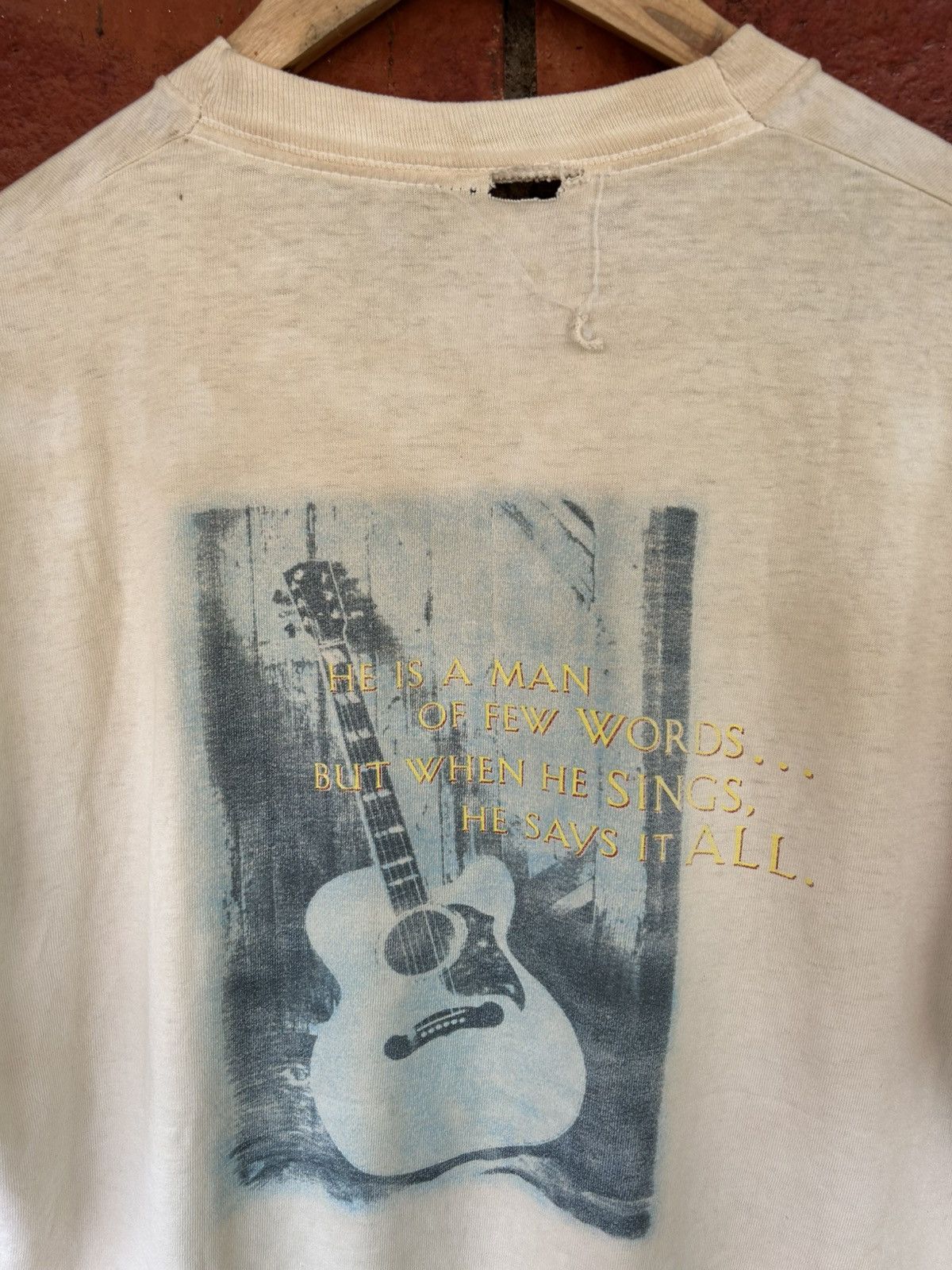 Band Tees 💥 VINTAGE 90s RANDY TRAVIS DISTRESSED TEE SS Size US L / EU 52-54 / 3 - 4 Thumbnail