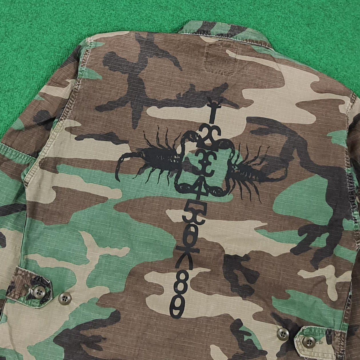 Vintage Vintage 90s US Military Camo Jacket Custom Logo C278N15 Size US M / EU 48-50 / 2 - 2 Thumbnail