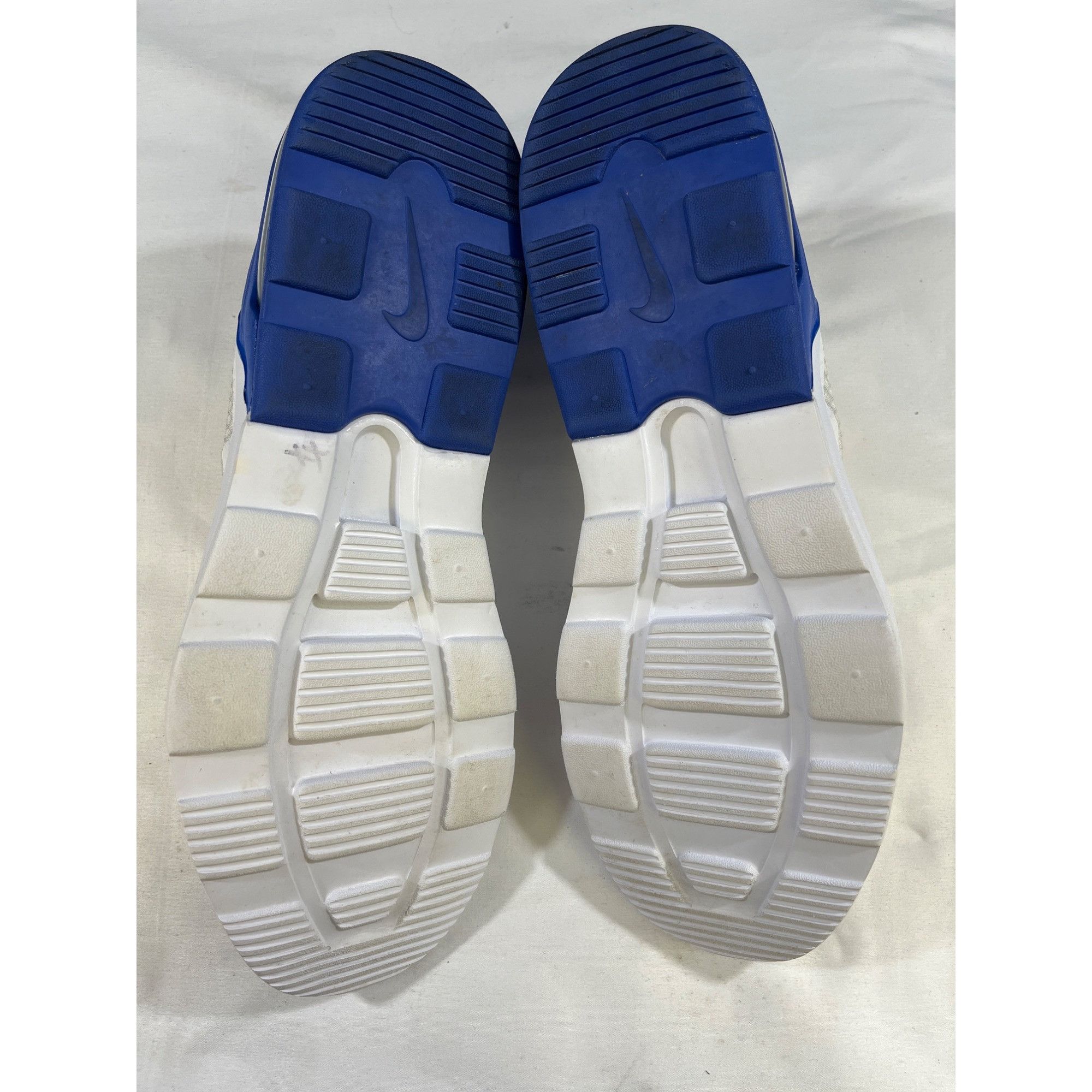Nike Nike Air Max Motion2 Men's White/Blue Sneakers/Shoes Size11. Size US 11.5 / EU 44-45 - 6 Thumbnail