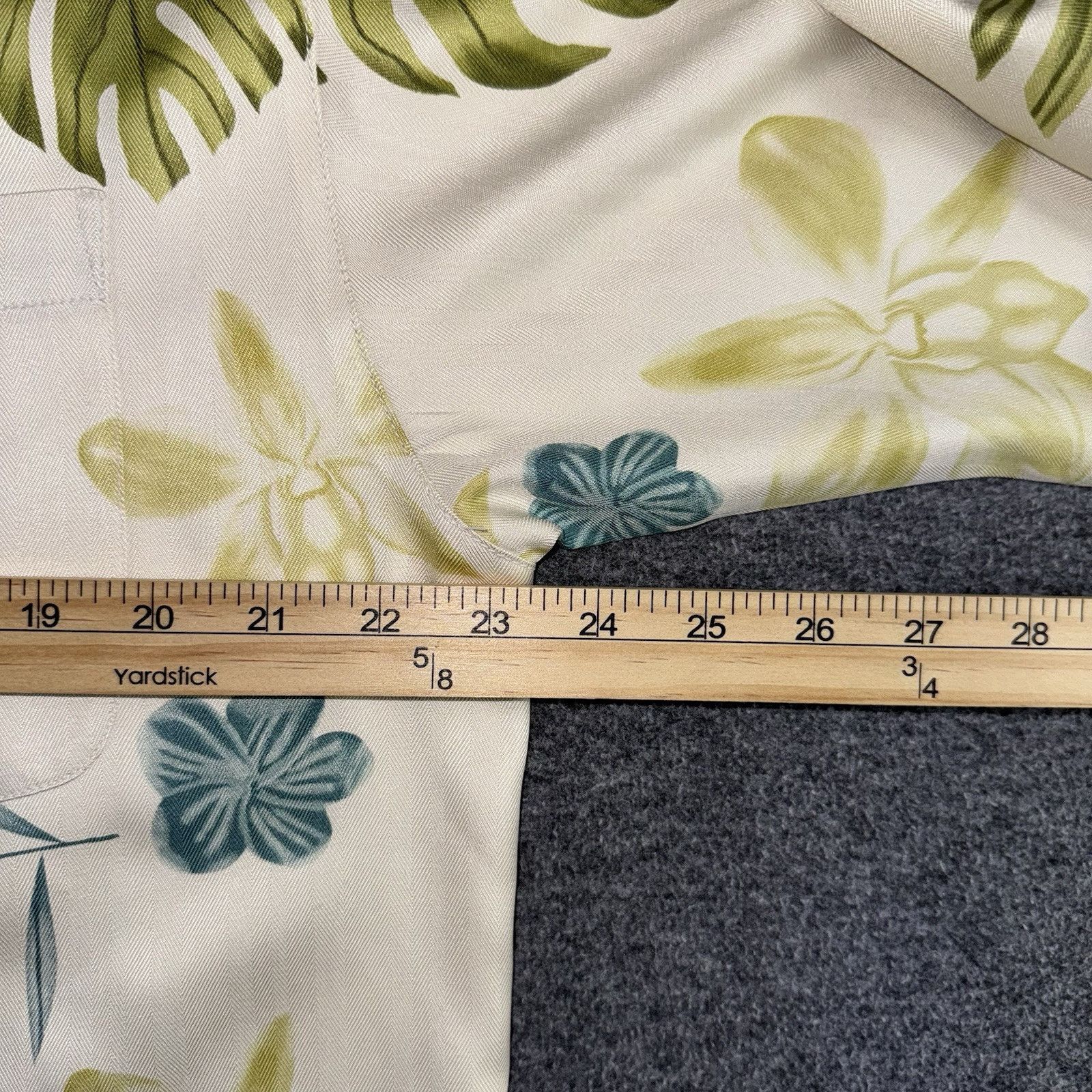 Tommy Bahama Tommy Bahama Men's silk Hawaiian palm leaf camp shirt Sz L Size US L / EU 52-54 / 3 - 7 Thumbnail