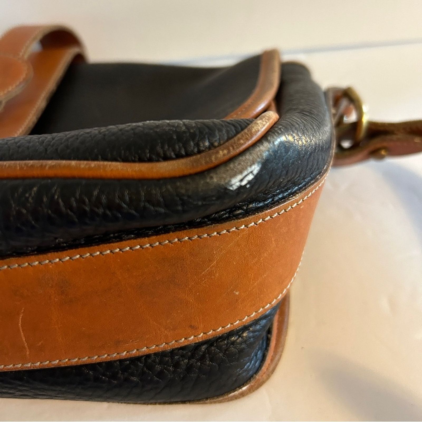 Dooney & Bourke Dooney and Bourke Black and Camel Handbag Size ONE SIZE - 7 Thumbnail