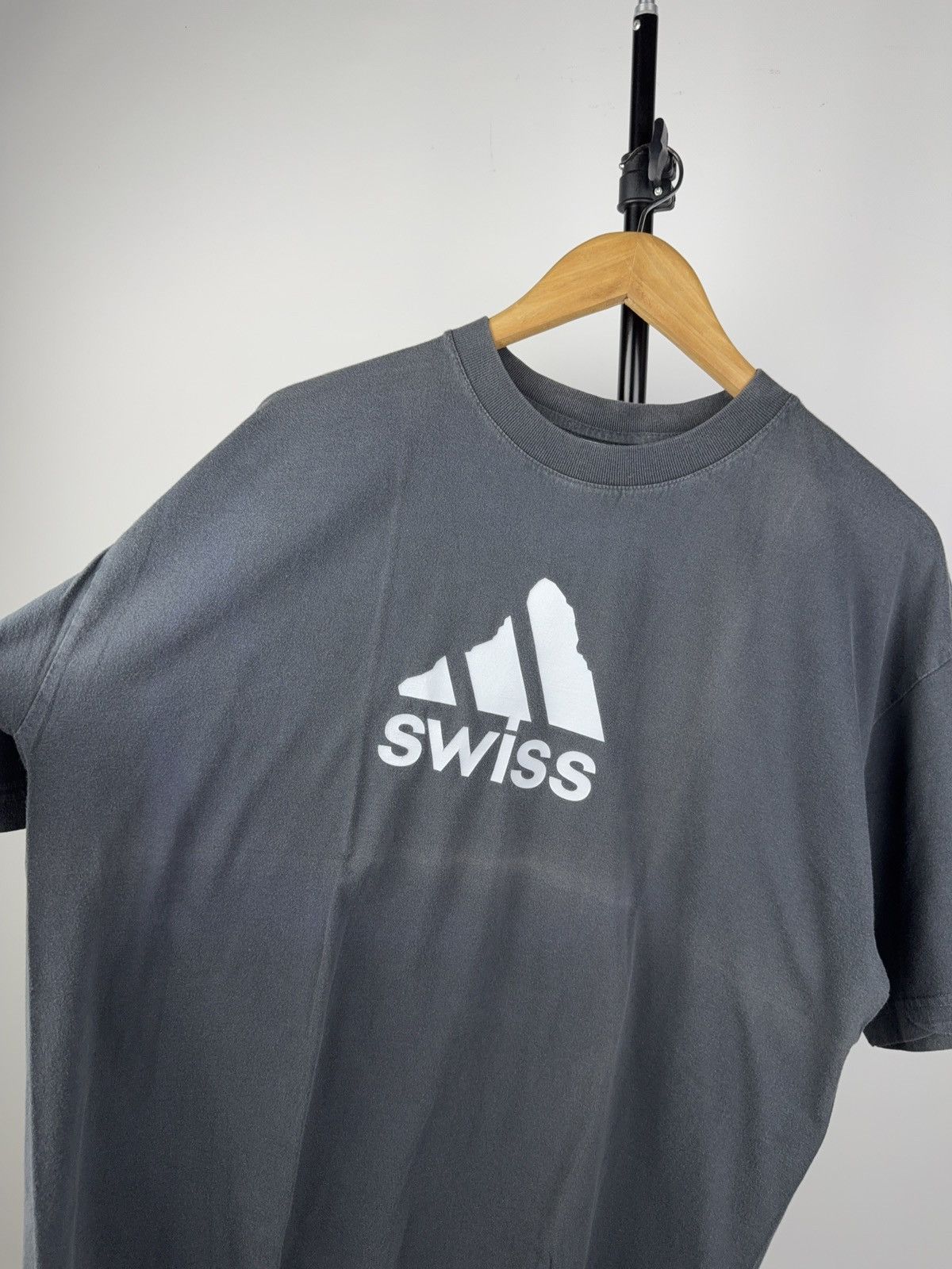 Vintage Vintage 90s Y2K Faded Parody Swiss Alps Logo Tee Whaleo Size US L / EU 52-54 / 3 - 2 Thumbnail