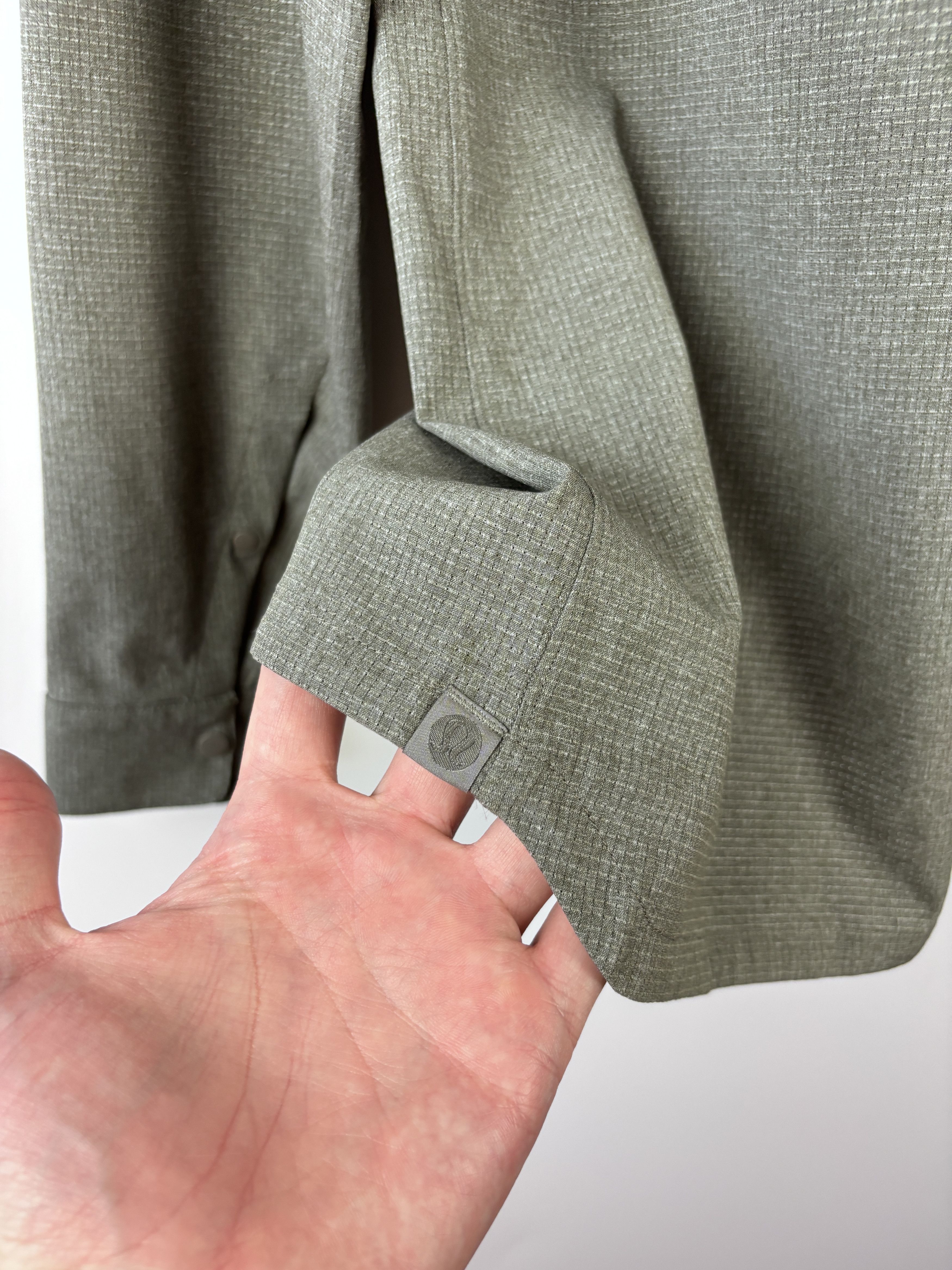 Lululemon Mens Lululemon Longsleeve Pearl Snap Shirt Gray Size M Size US M / EU 48-50 / 2 - 7 Thumbnail