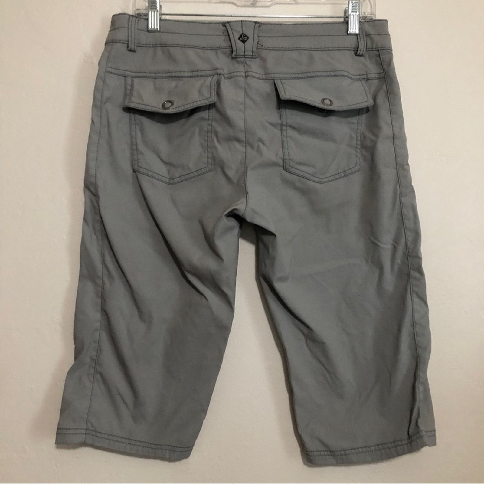 Prana Prana Nylon Charcoal Gray Water Repellant Cargo Capri Pants Size 34" / US 12 / IT 48 - 6 Thumbnail