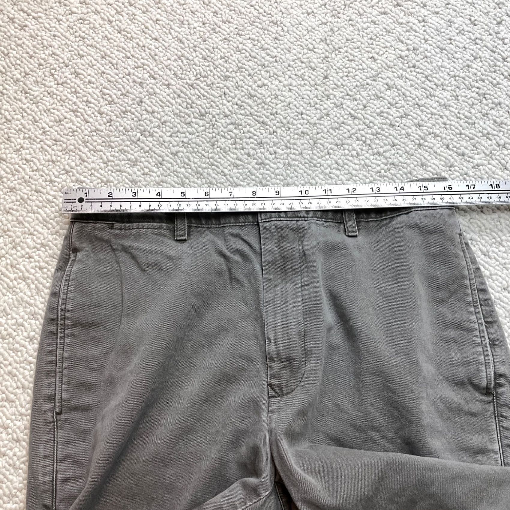 Banana Republic Banana Republic Hacking Chino Shorts Mens 33 Gray Straight Cotton 32x9 Pockets Size US 33 - 5 Thumbnail