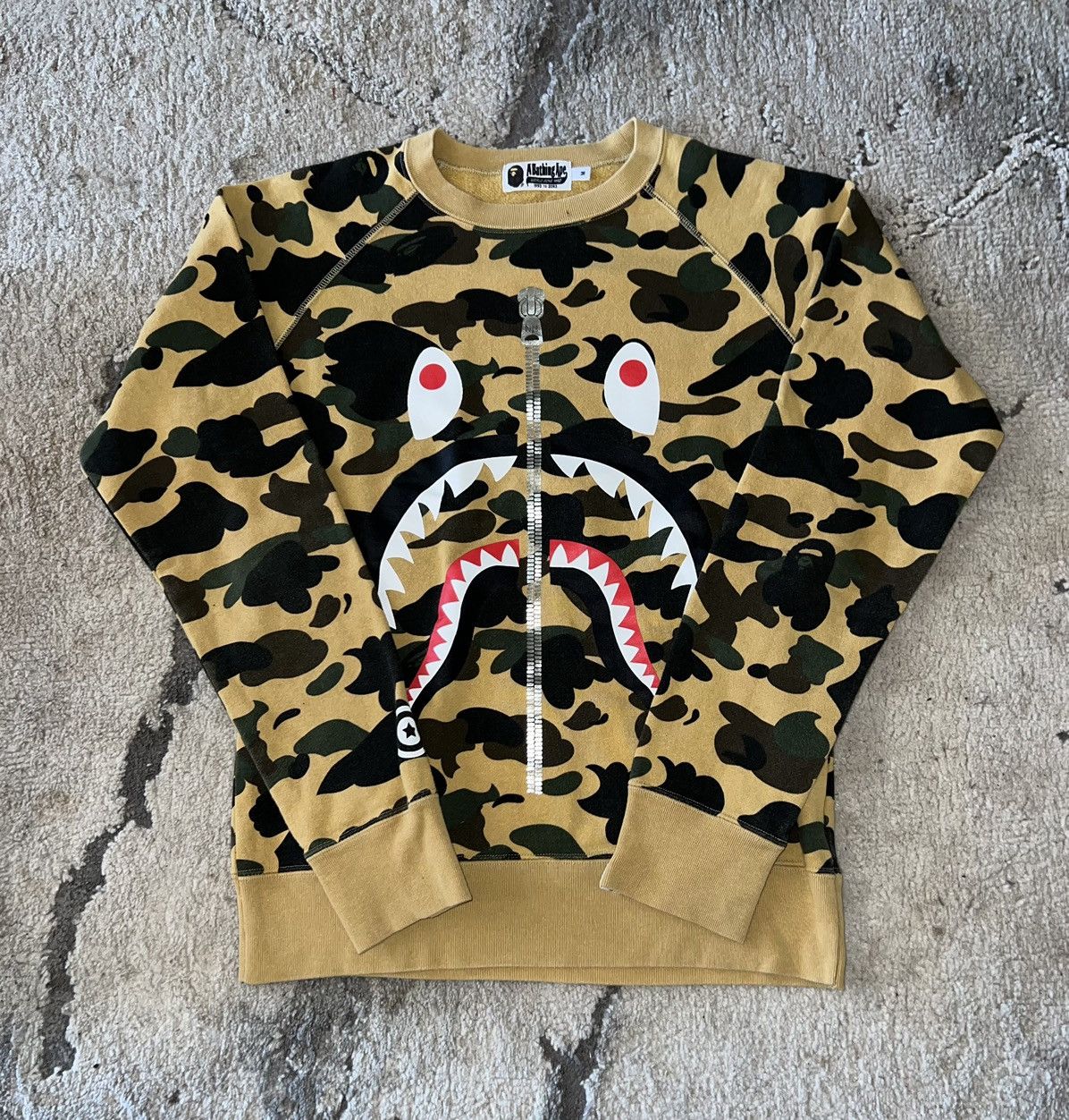 Bape 1st Camo Shark Crewneck Size US M / EU 48-50 / 2 - 1 Thumbnail