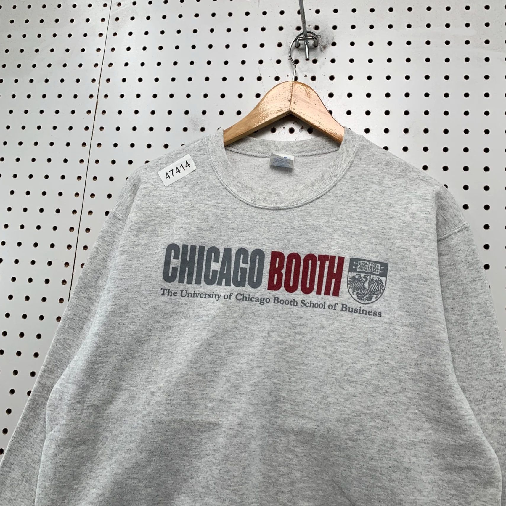Port & Company VINTAGE Port & Company Chicago Booth University Chicago Sweatshirt Mens Large Gray Fleece Crewneck Size US L / EU 52-54 / 3 - 6 Thumbnail