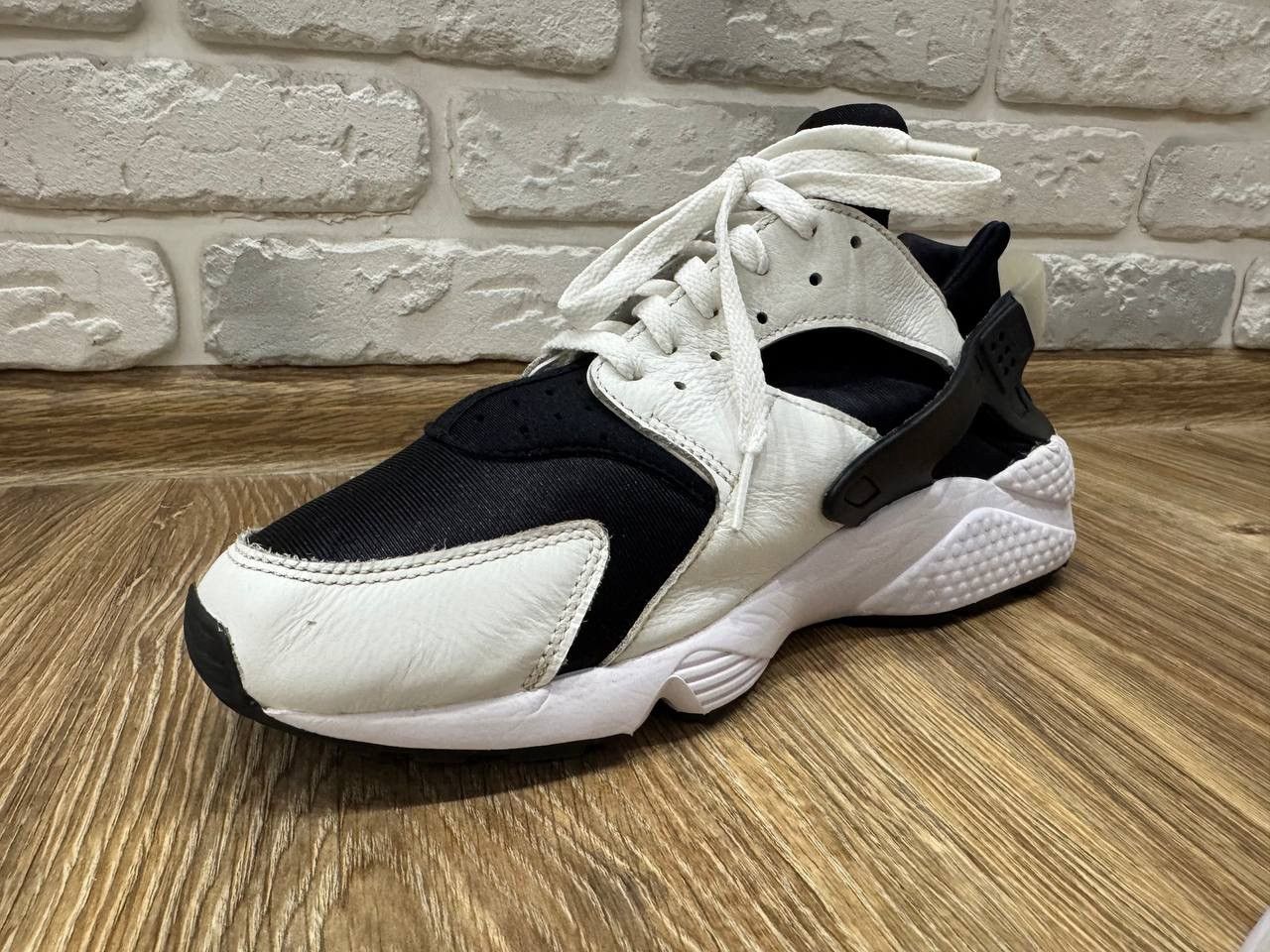 Nike Nike Air Huarache Black White Panda Size US 11 / EU 44 - 7 Thumbnail