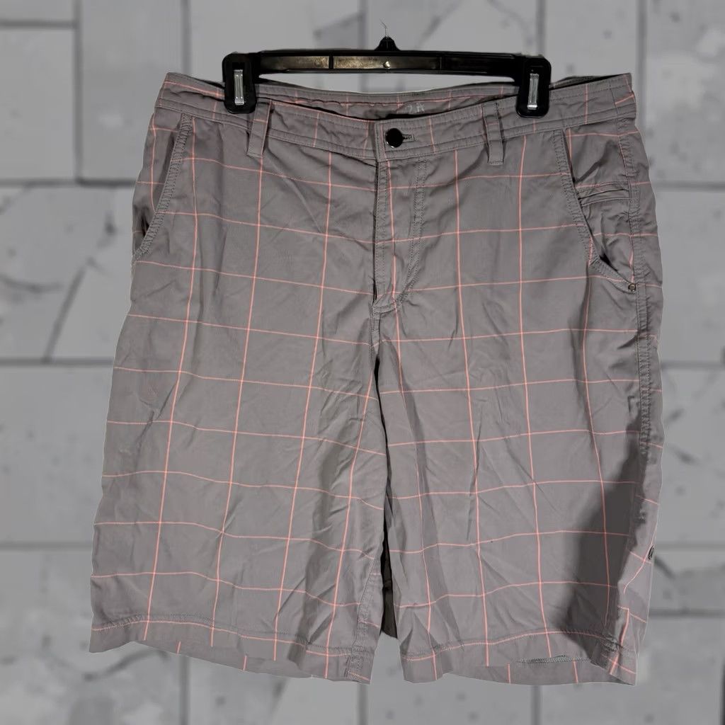 Lululemon Lululemon Athletic Plaid Shorts Mens Size 34 Size US 34 / EU 50 - 1 Thumbnail