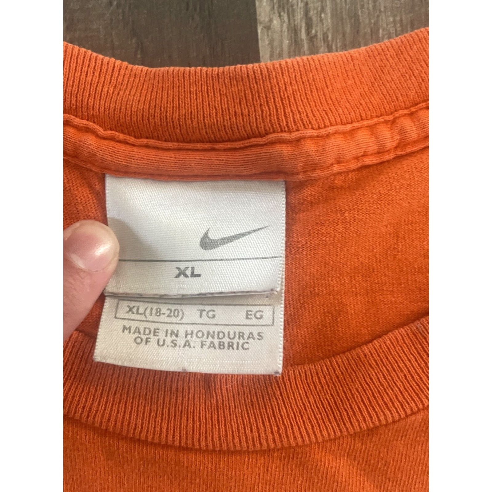 Nike VINTAGE Nike T-Shirt Orange Silver Tag M Men Shirt 19x25 .5 Metal Size US M / EU 48-50 / 2 - 3 Thumbnail