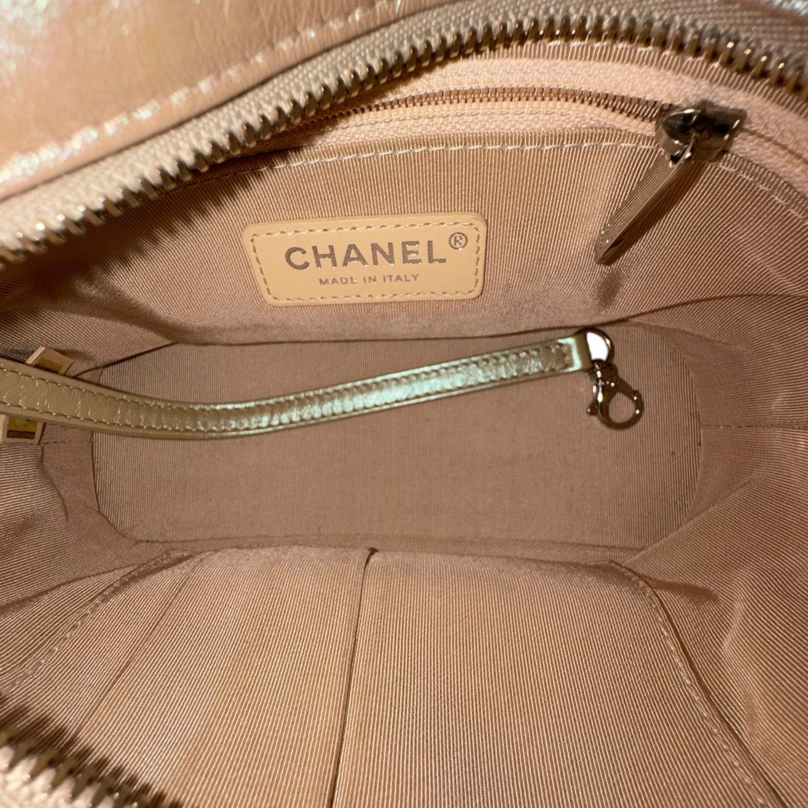Chanel Chanel Gabrielle Metallic Matelassse Leather Shoulder Bag Size ONE SIZE - 8 Thumbnail