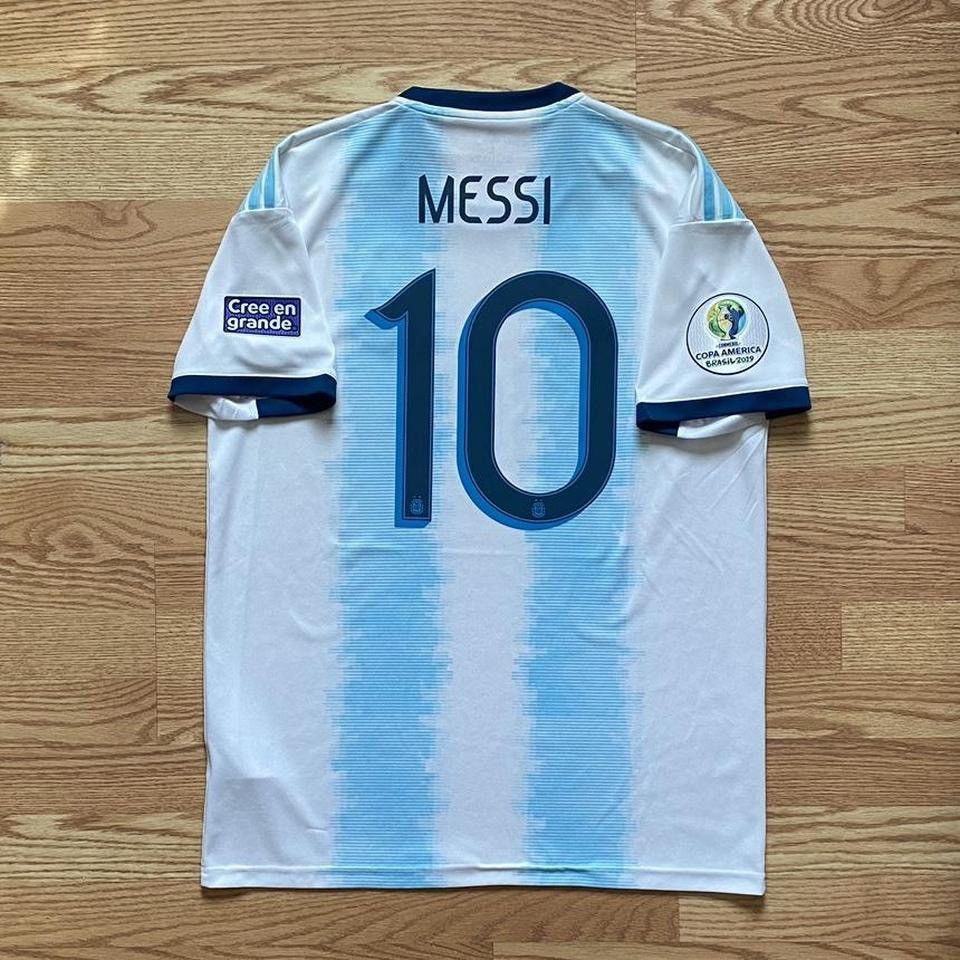 thumbnail interactive-video image 1 of Argentina 2019 Lionel Messi Copa America #10 Men's Soccer T-Shirt 1 of 5