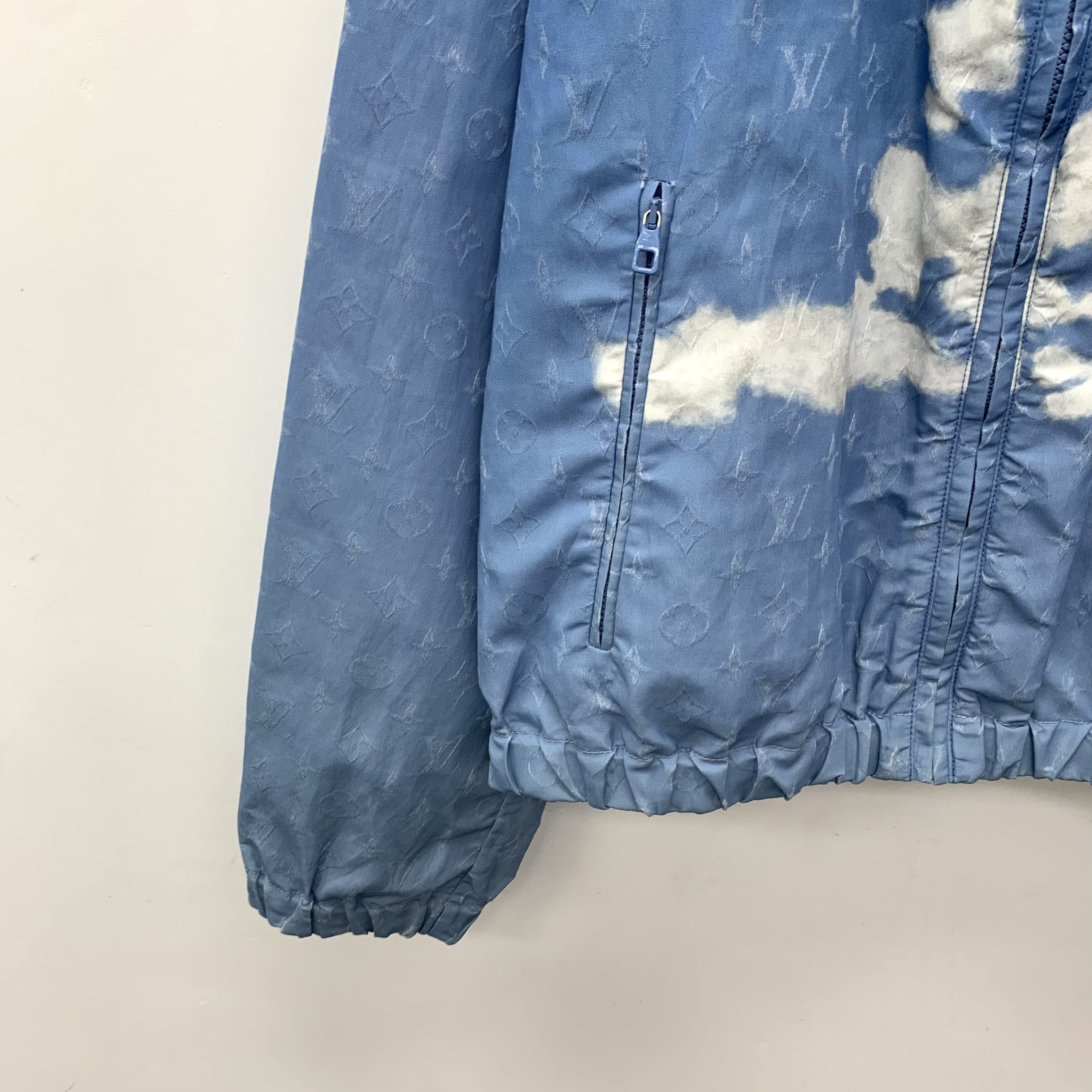 Louis Vuitton Louis Vuitton Cloud Logo Hoodie Jacket Blue (44) Size US S / EU 44-46 / 1 - 4 Thumbnail