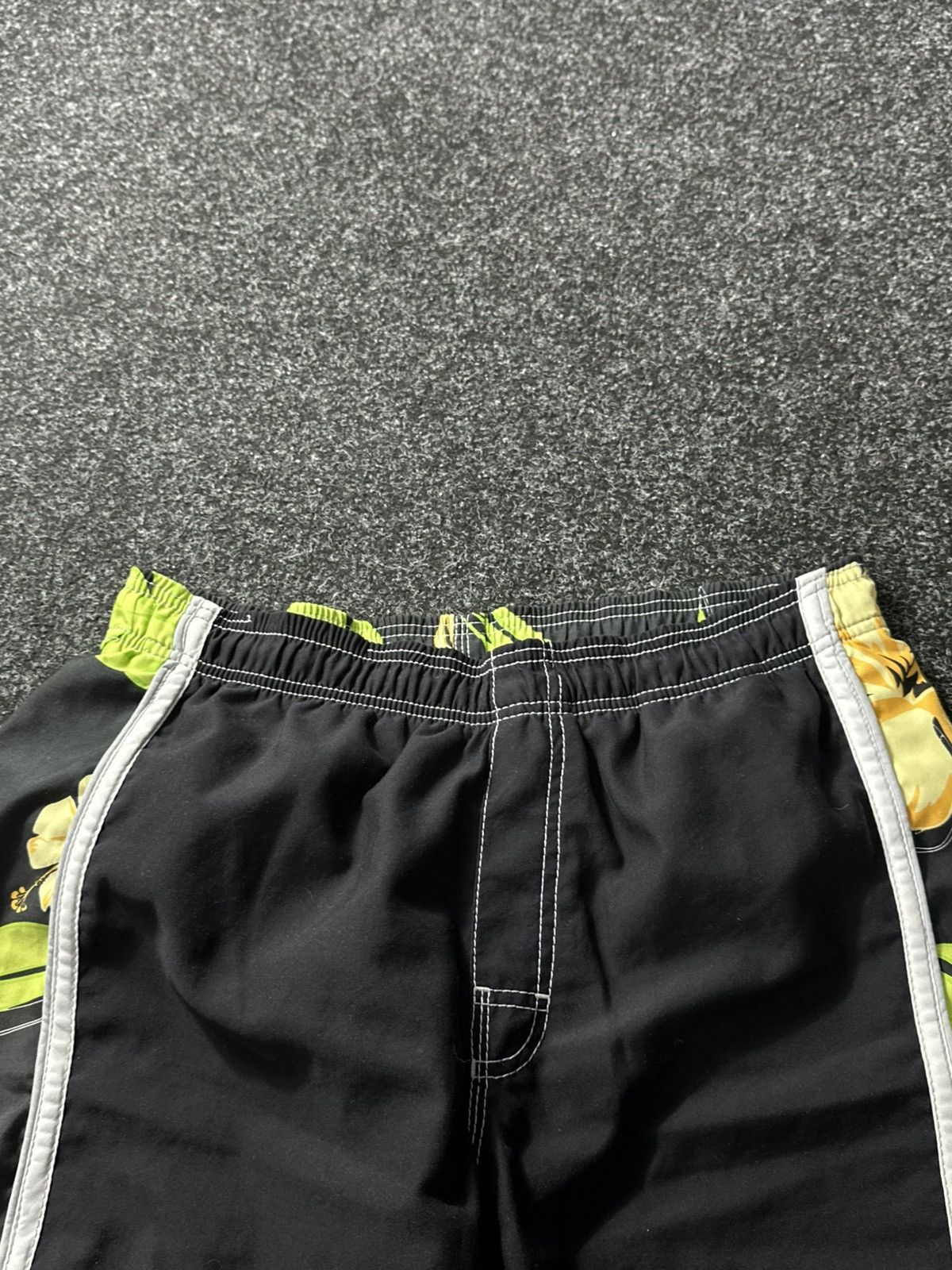 Billabong × Vintage 🚨RARE BILLABONG BIG LOGO SWIMM SHORTS Y2K SURF VINTAGE Size US 35 - 4 Thumbnail
