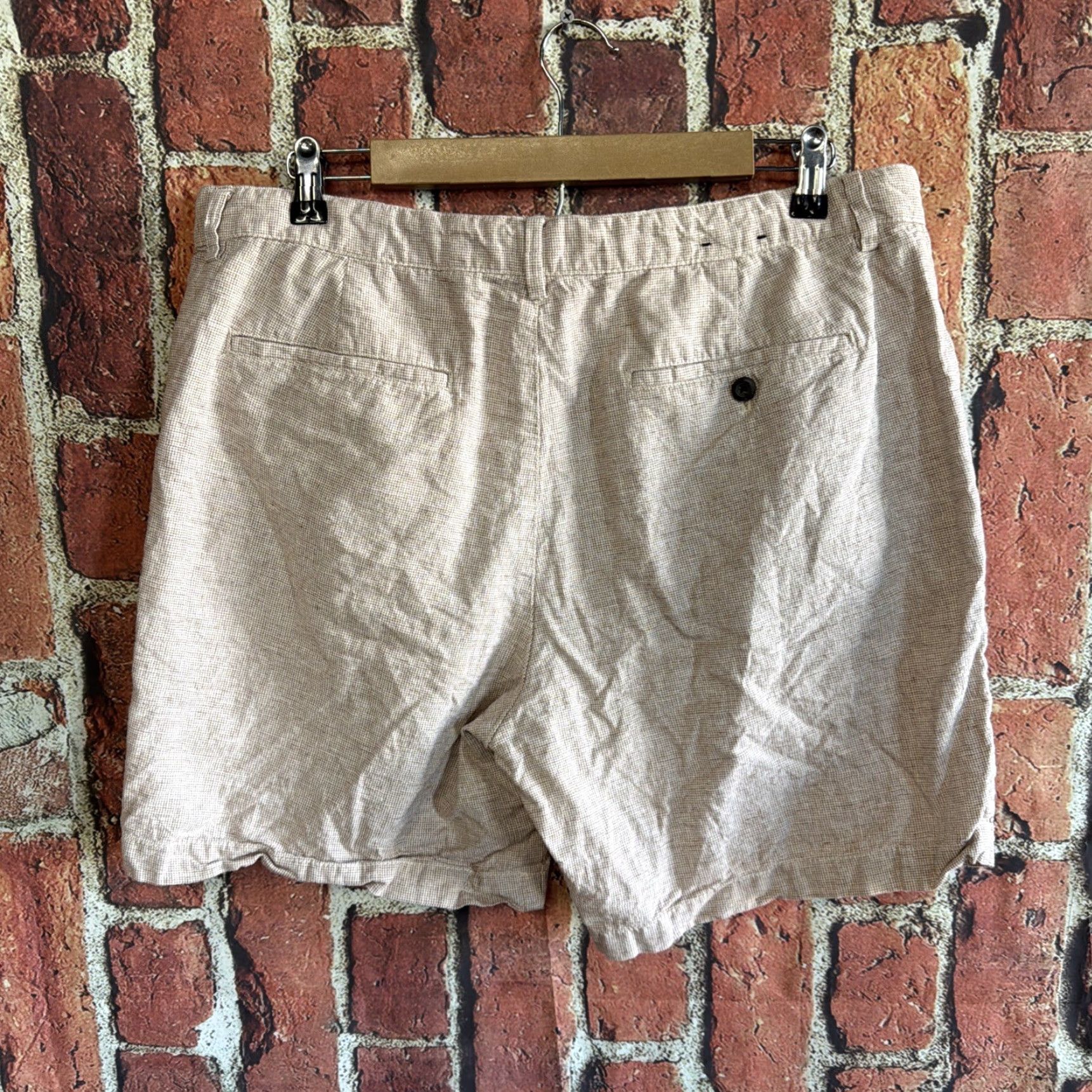 Banana Republic Banana Republic Shorts Mens Size 36 Beige Flat Front Linen Blend Chino Casual, Travel Men's Regular Waist 36 Beige Linen Blend Size US 36 / EU 52 - 3 Thumbnail