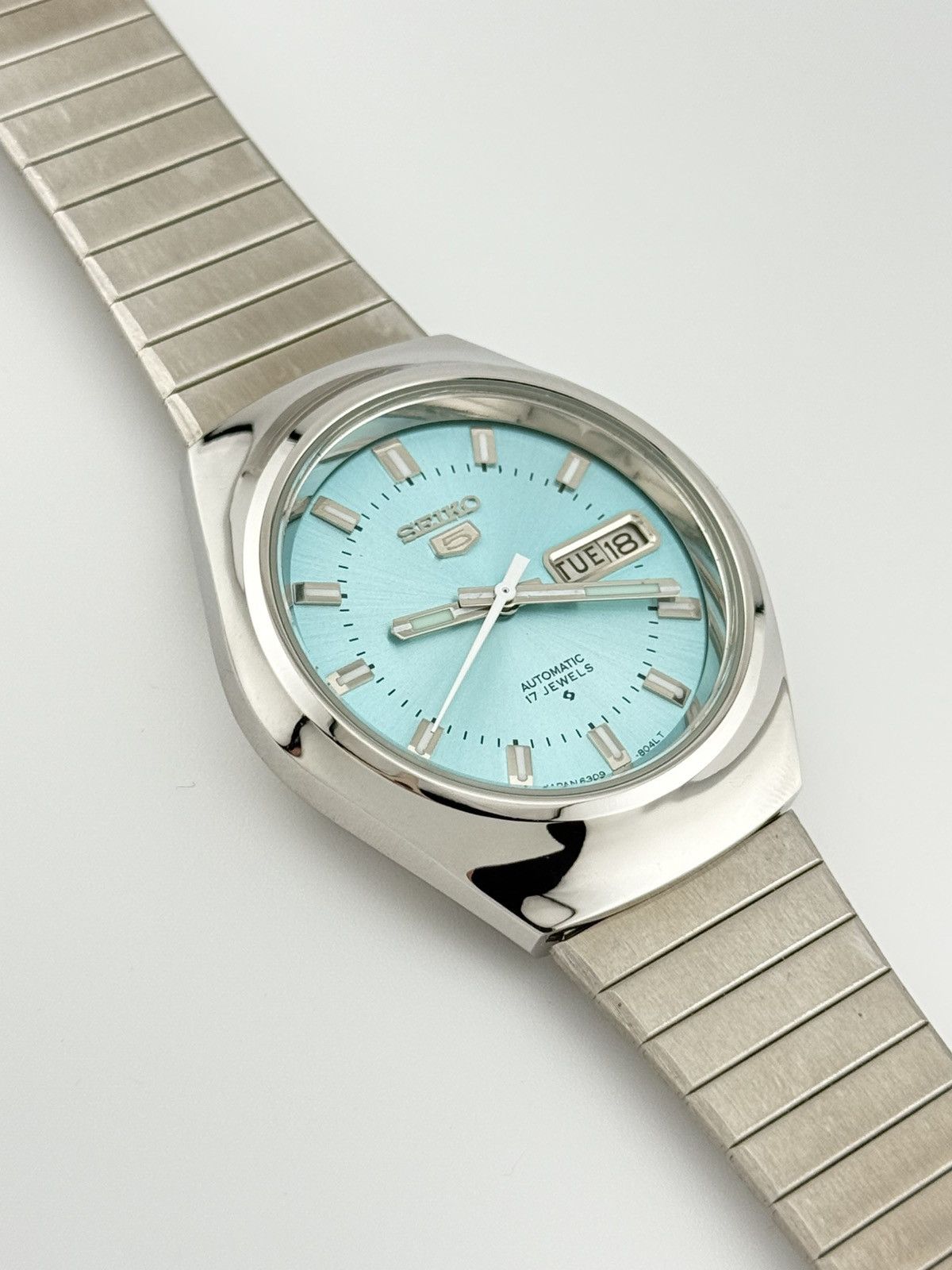 Seiko Vintage Seiko 5 Automatic Sky Blue Dial Men’s Watch 36mm Size 36 - 4 Thumbnail