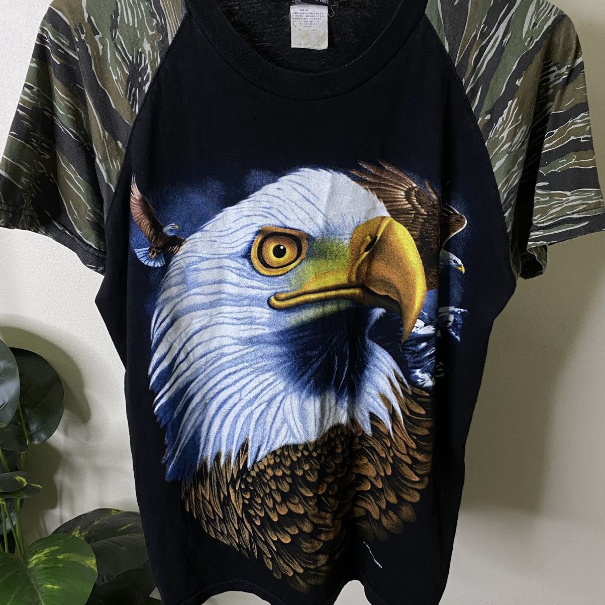 Vintage 1990s Big Eagle Graphic Animal T Shirt 3D Emblem Style Size US M / EU 48-50 / 2 - 2 Thumbnail