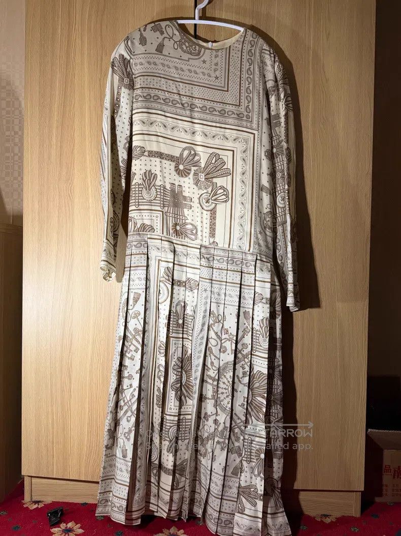 Hermes Hermes Long-sleeve dress in beige and brown color, retro f Size XS / US 0-2 / IT 36-38 - 1 Thumbnail