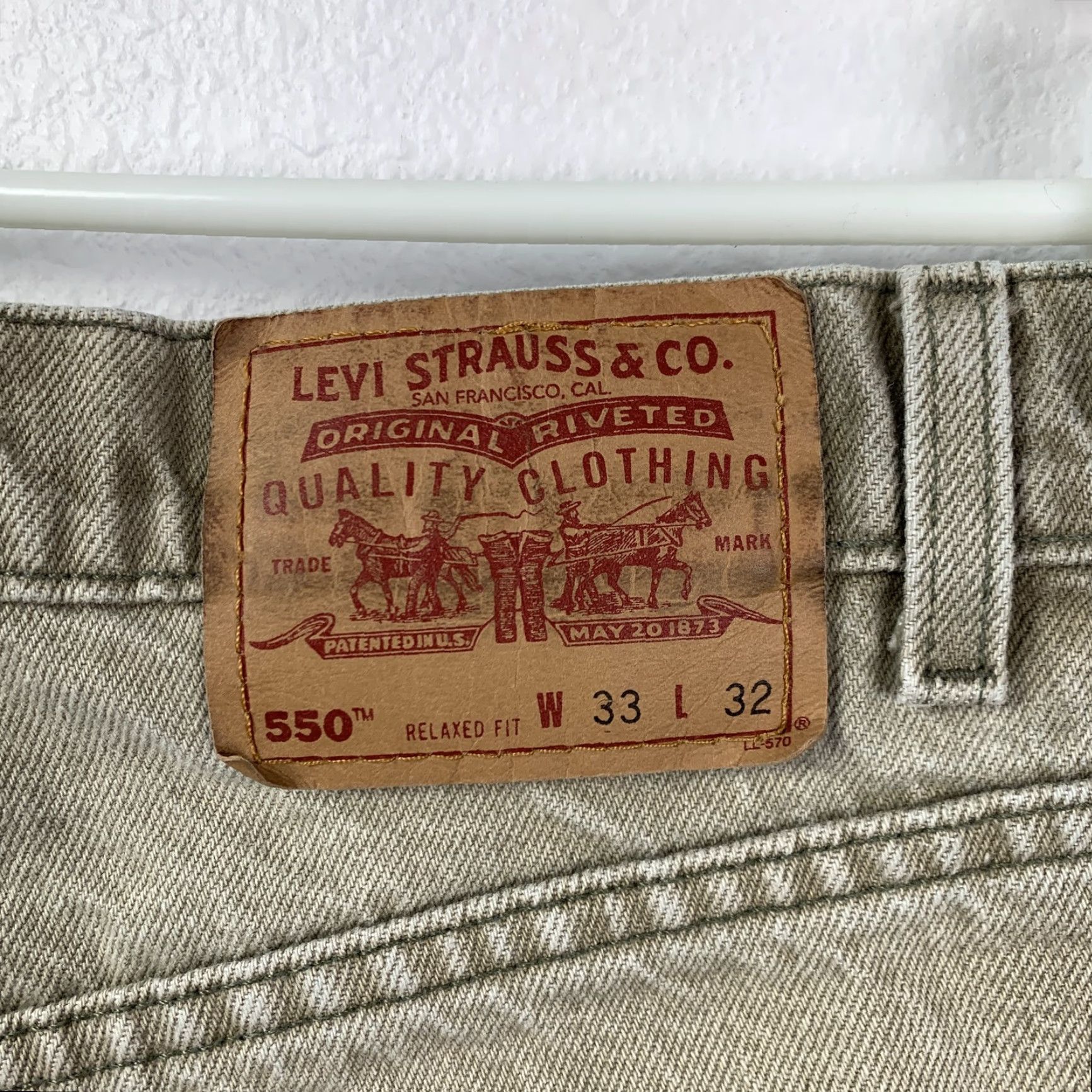 Levi's VINTAGE Levi's 550 Relaxed Fit Jeans 33x32 Khaki USA Mens Denim 5-Pocket Red Tab Faded Retro Classic 90s Style Size US 33 - 6 Thumbnail