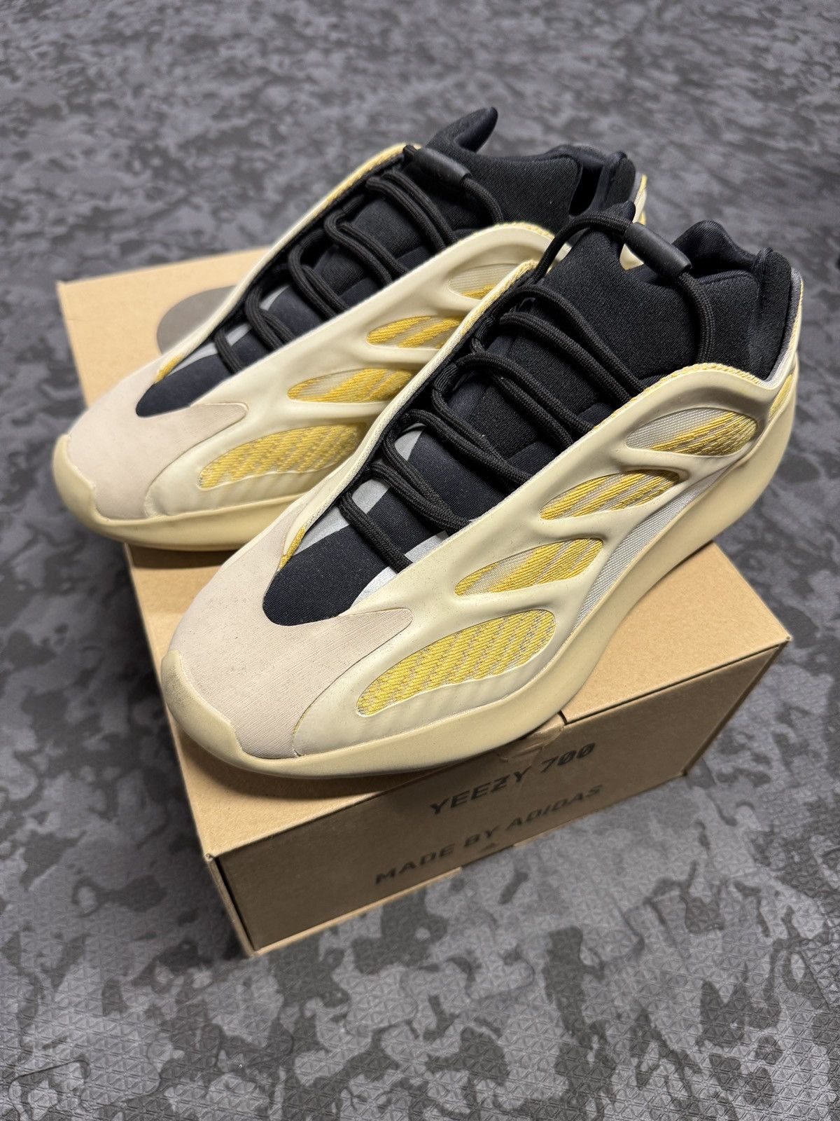 Adidas Yeezy 700 Safflower Size US 10.5 / EU 43-44 - 3 Thumbnail