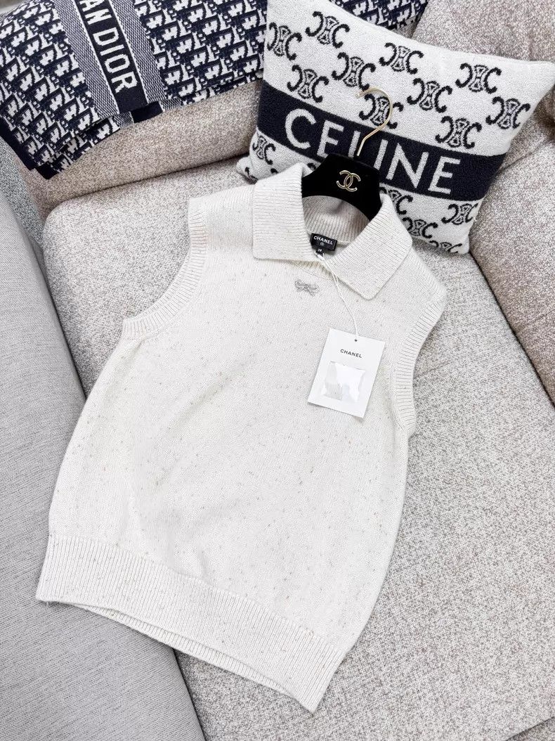 Chanel Chanel Oat-coloured bow lapel sleeveless knitted vest Size XS / US 0-2 / IT 36-38 - 2 Thumbnail