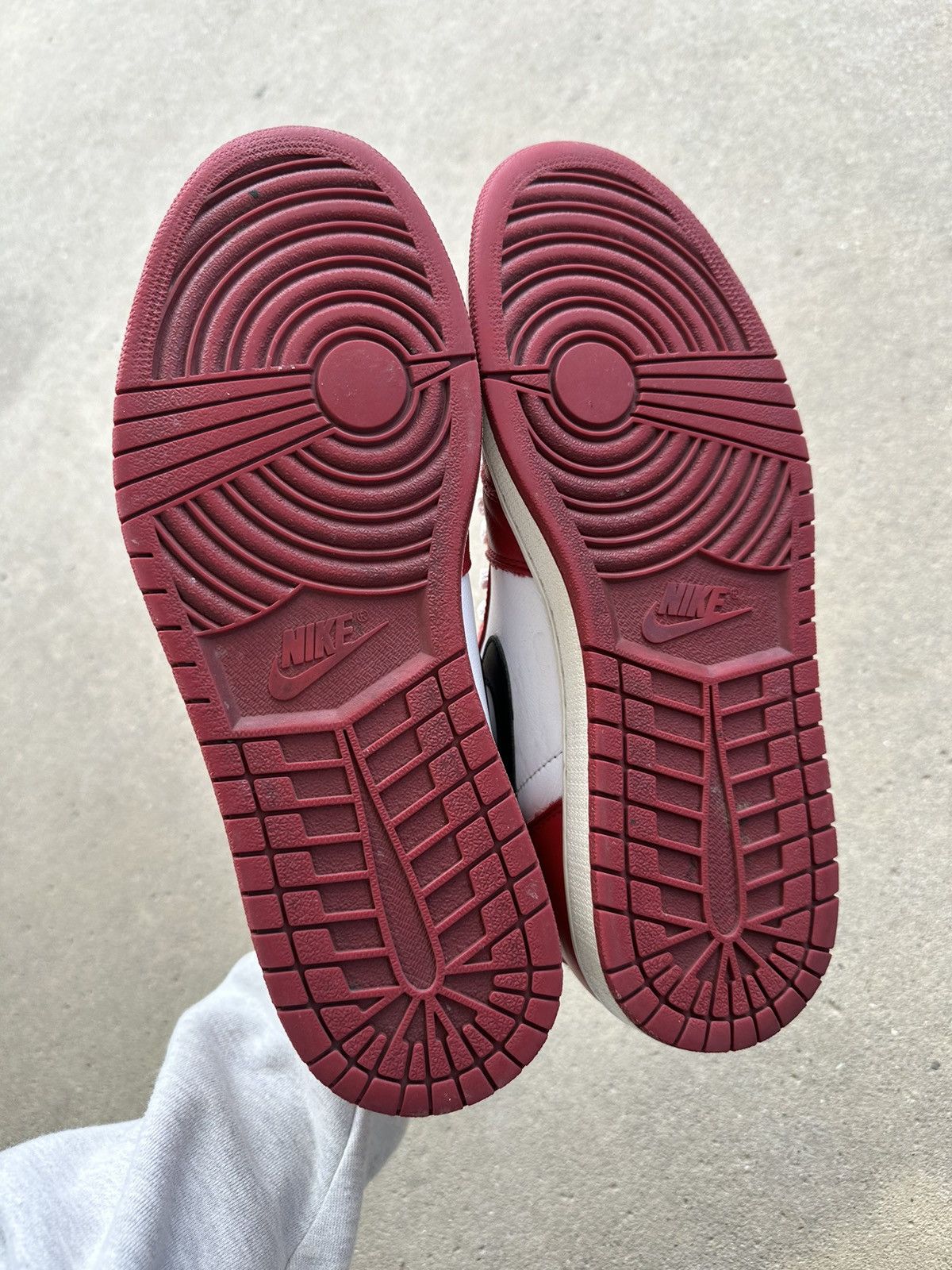 Jordan Brand Nike Air Jordan 1 Retro OG Chicago 2015 size 10.5 Size US 10.5 / EU 43-44 - 5 Thumbnail