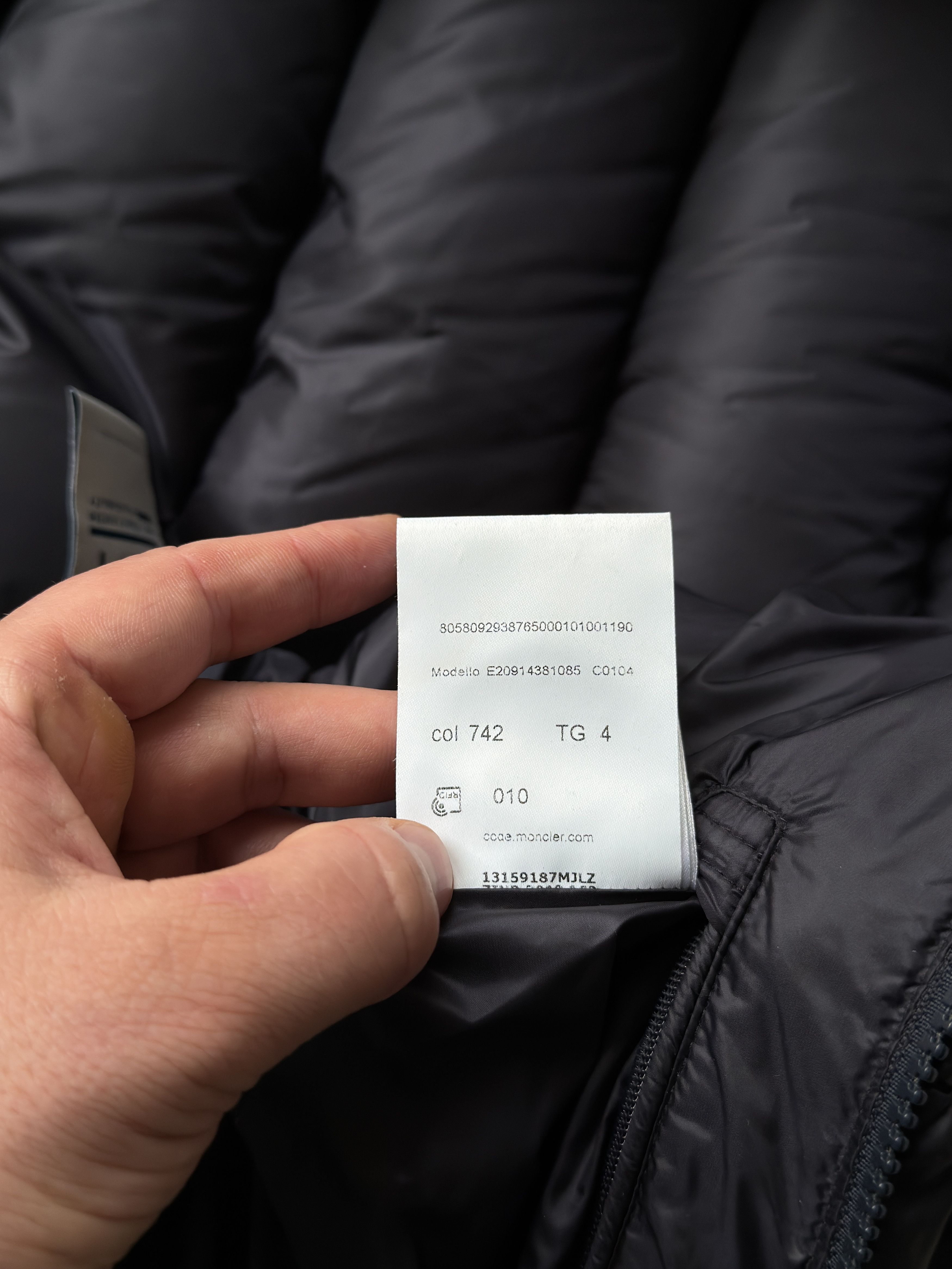 Moncler Moncler Vest | 4 Size US XL / EU 56 / 4 - 10 Thumbnail