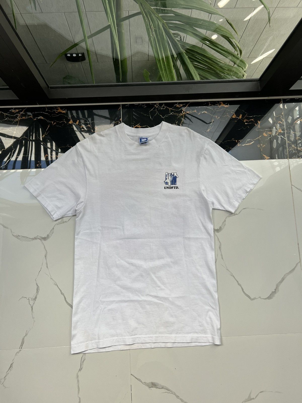 Undefeated × Vintage UNDEFEATED SPORTS EQUIPMENT Y2K BIG LOGO TEE Size US S / EU 44-46 / 1 - 2 Thumbnail