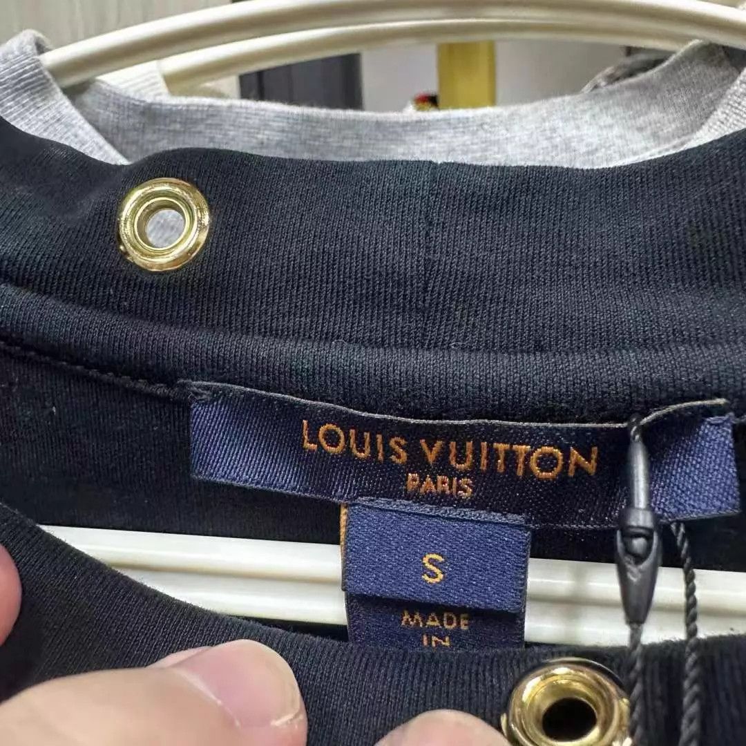 Louis Vuitton LV 99 New Neck Metal Logo Short Sleeve T-shirt Size S Size S / US 4 / IT 40 - 3 Thumbnail