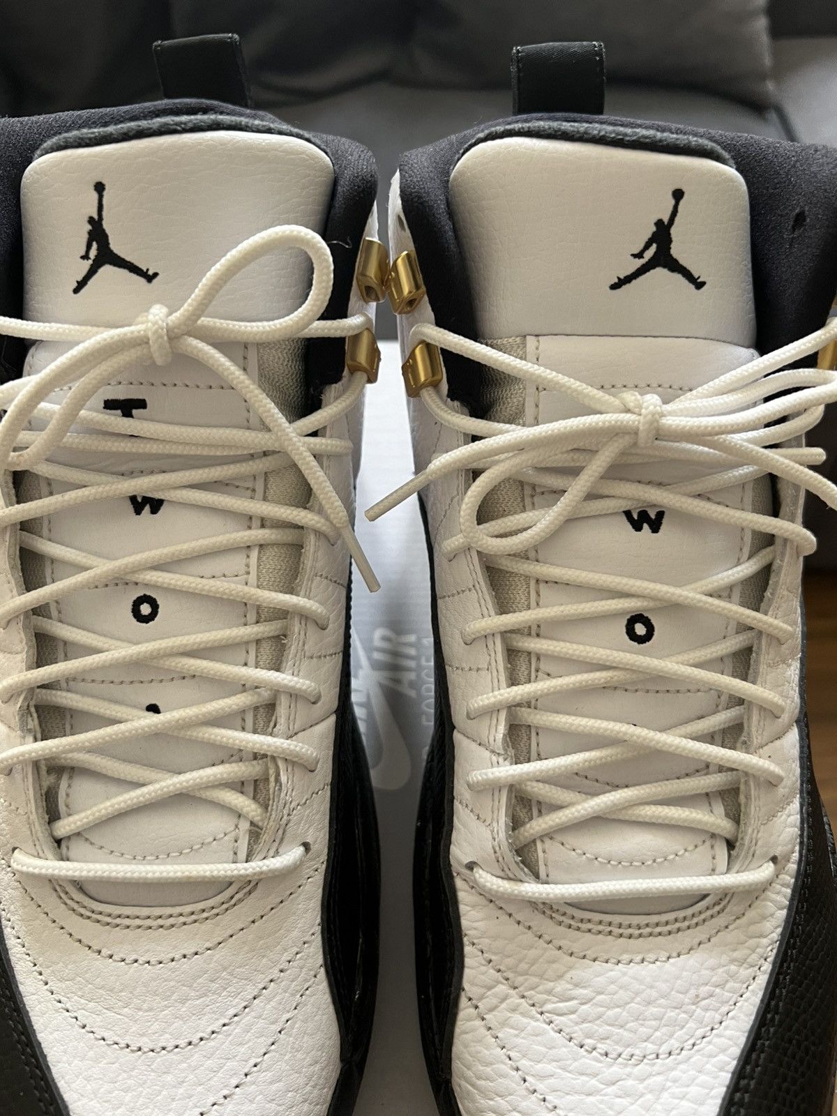 Jordan Brand Air Jordan 12 Taxi 2013 Sz. 9 Size US 9 / EU 42 - 6 Thumbnail