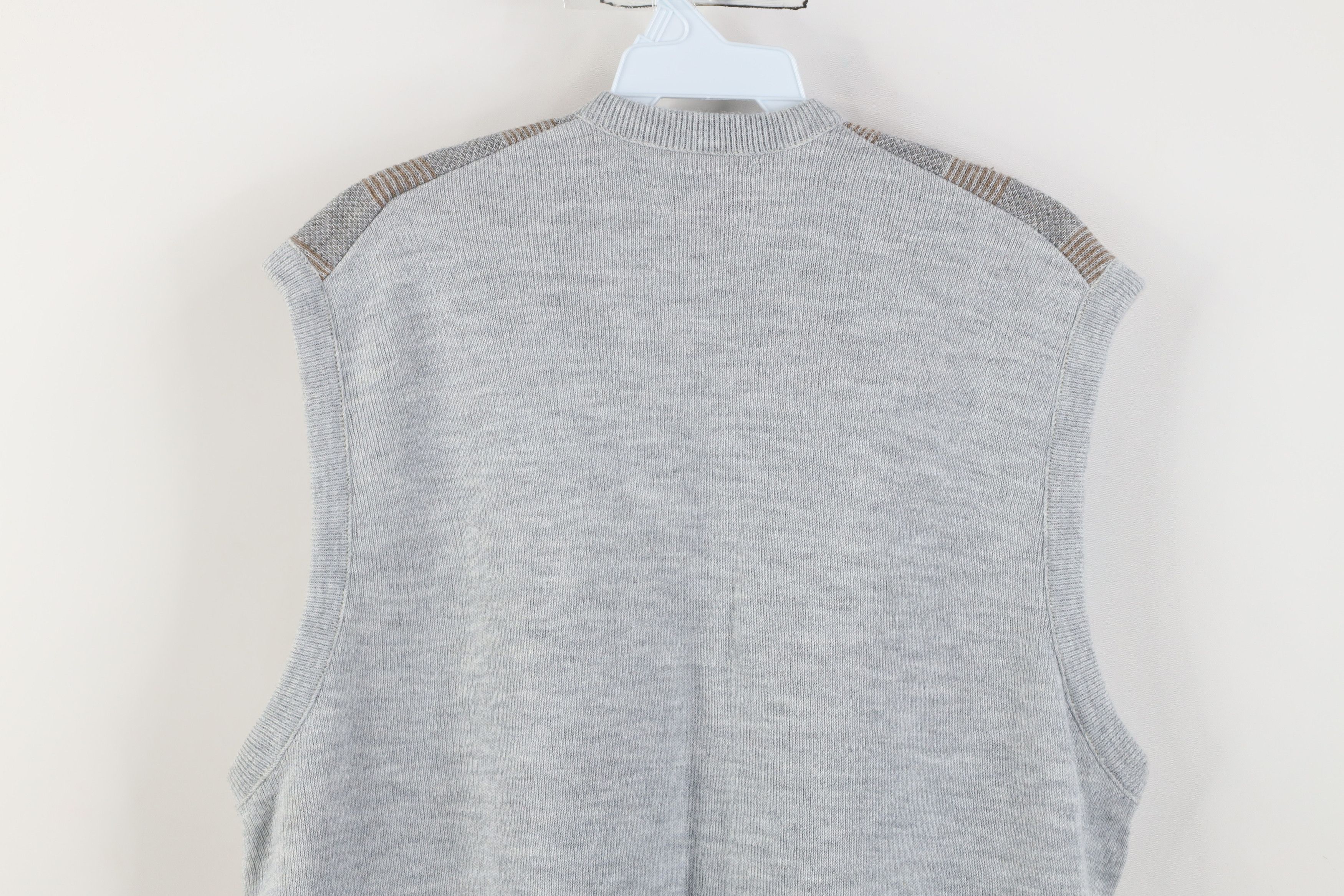 Vintage Vintage 70s Streetwear V-Neck Sweater Vest Gray Plaid USA Size US XXL / EU 58 / 5 - 9 Thumbnail