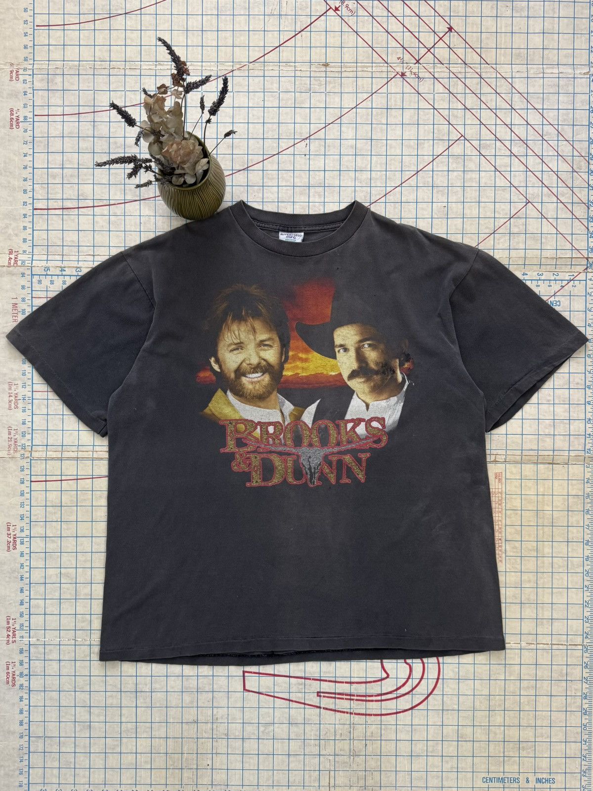 Band Tees × Vintage Vintage Brooks & Dunn Faded Black Waiting On Sundown Tour Te Size US XXL / EU 58 / 5 - 2 Thumbnail