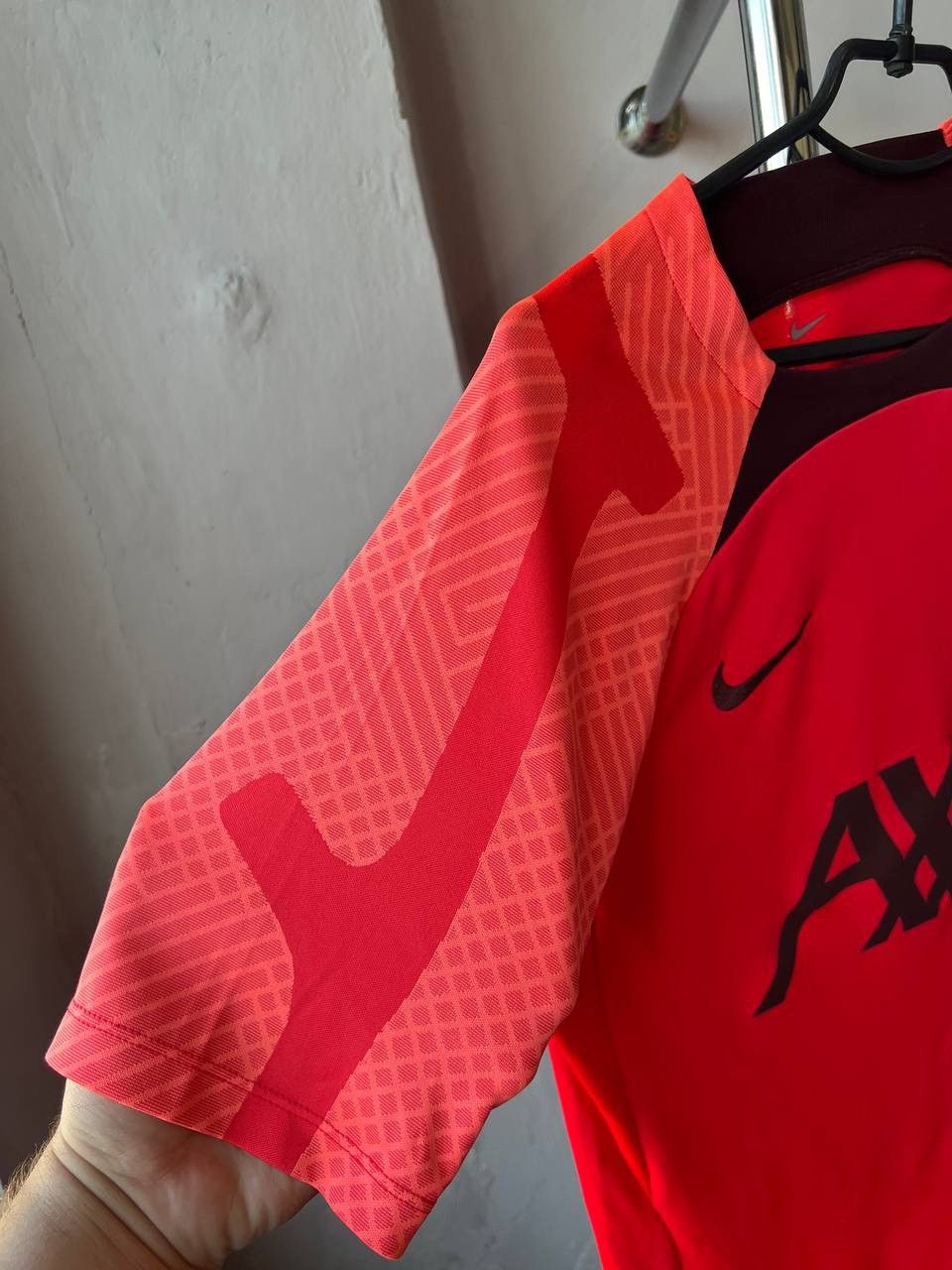 Nike 2022/23 LIVERPOOL TRAINING SOCCER FOOTBALL SET JERSEY SHORTS Size US S / EU 44-46 / 1 - 8 Thumbnail