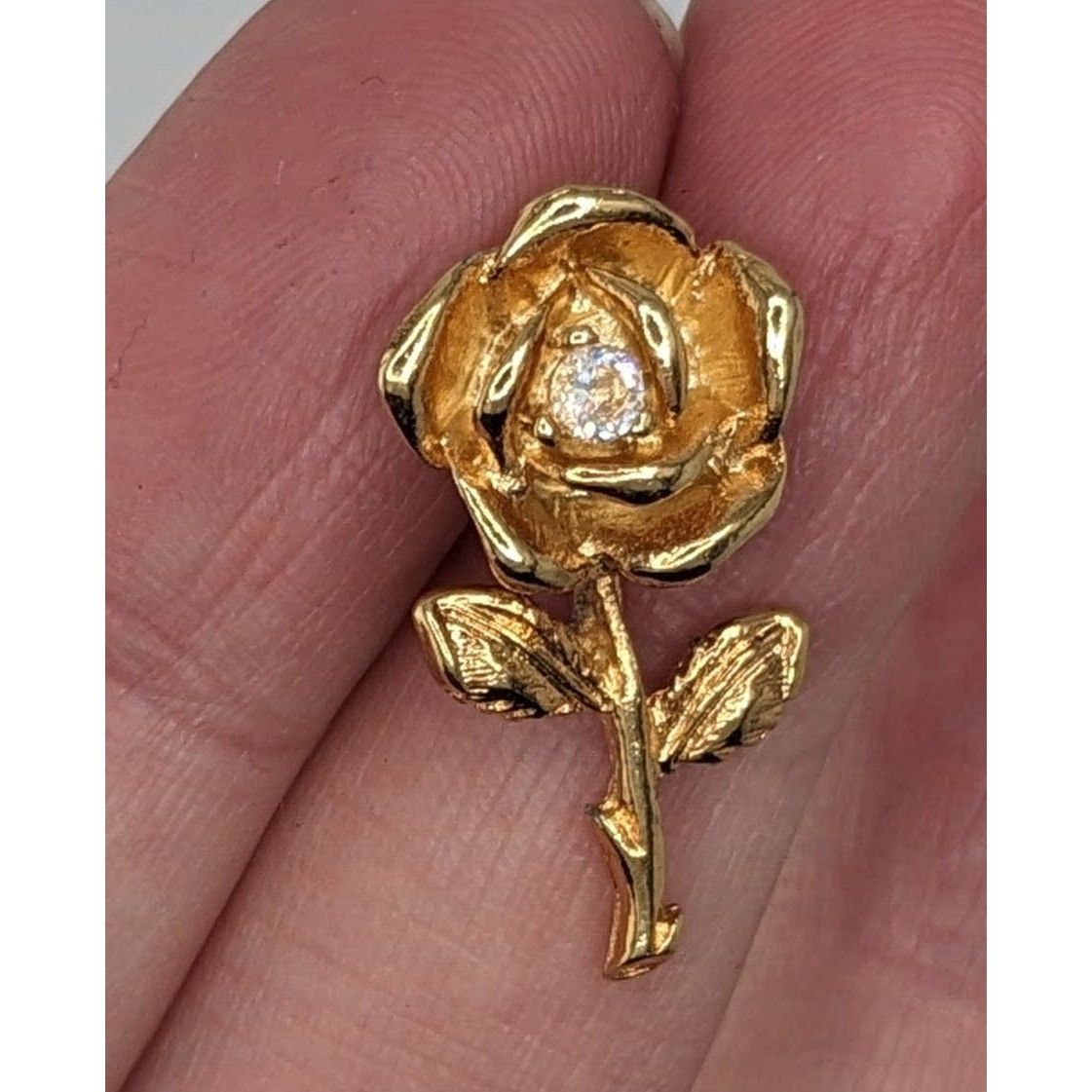 Other Vintage Elegant Rose Pin Gold-Tone With Rhinestone Center Size ONE SIZE - 2 Thumbnail