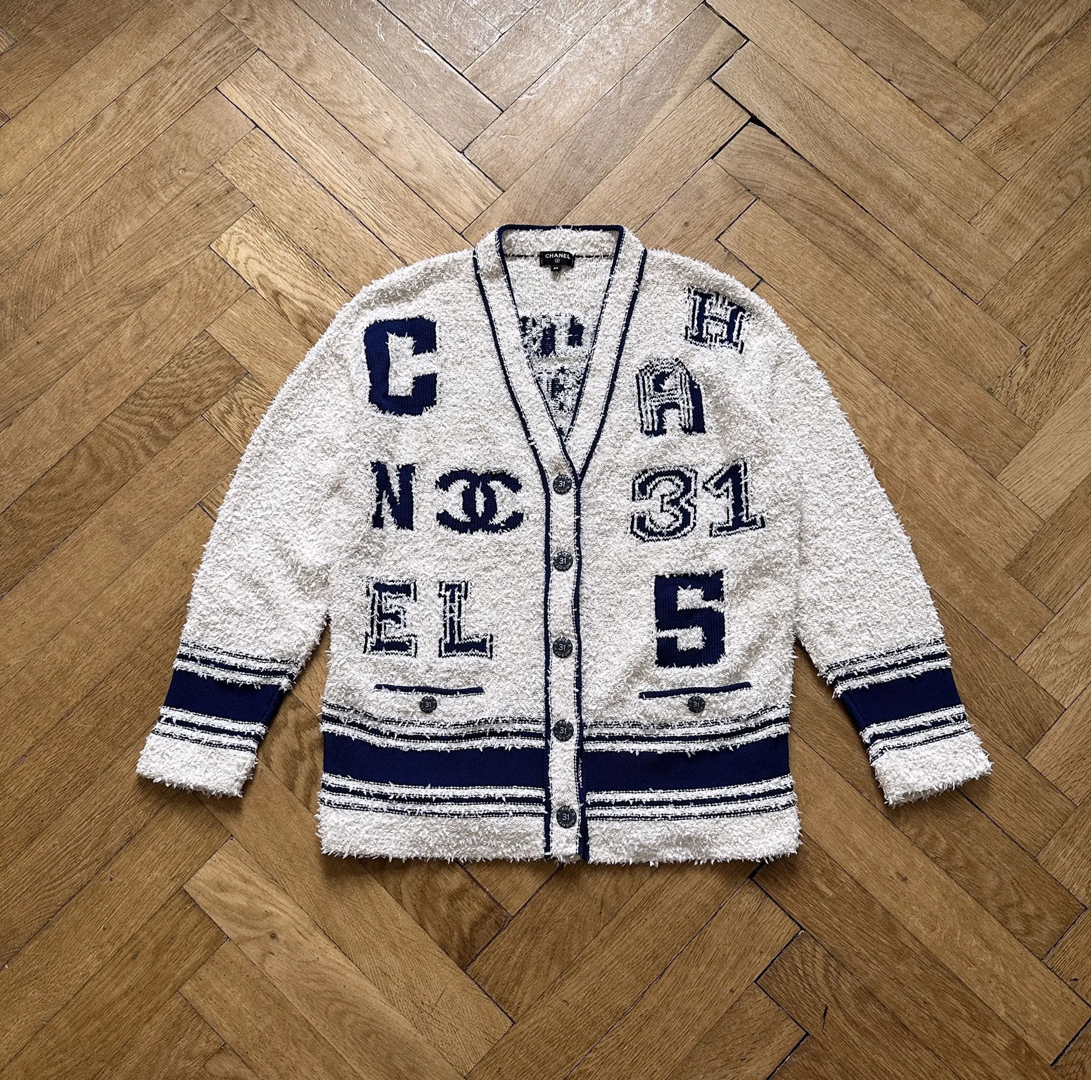 Chanel SS19 Boucle Varsity Oversized Cardigan Size XS / US 0-2 / IT 36-38 - 1 Thumbnail