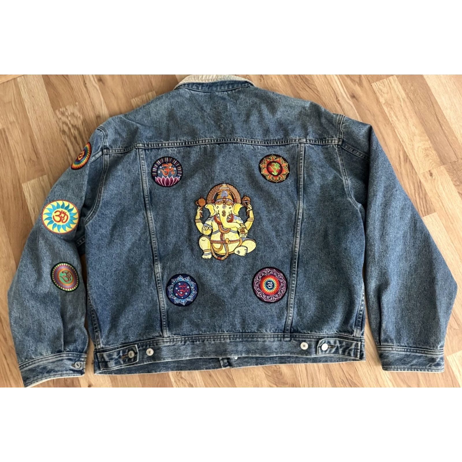 Tommy Hilfiger VINTAGE Tommy Hilfiger Jacket Denim Crest Logo Jean Patchwork Size XXL Mens 90s Size US 39 - 3 Thumbnail