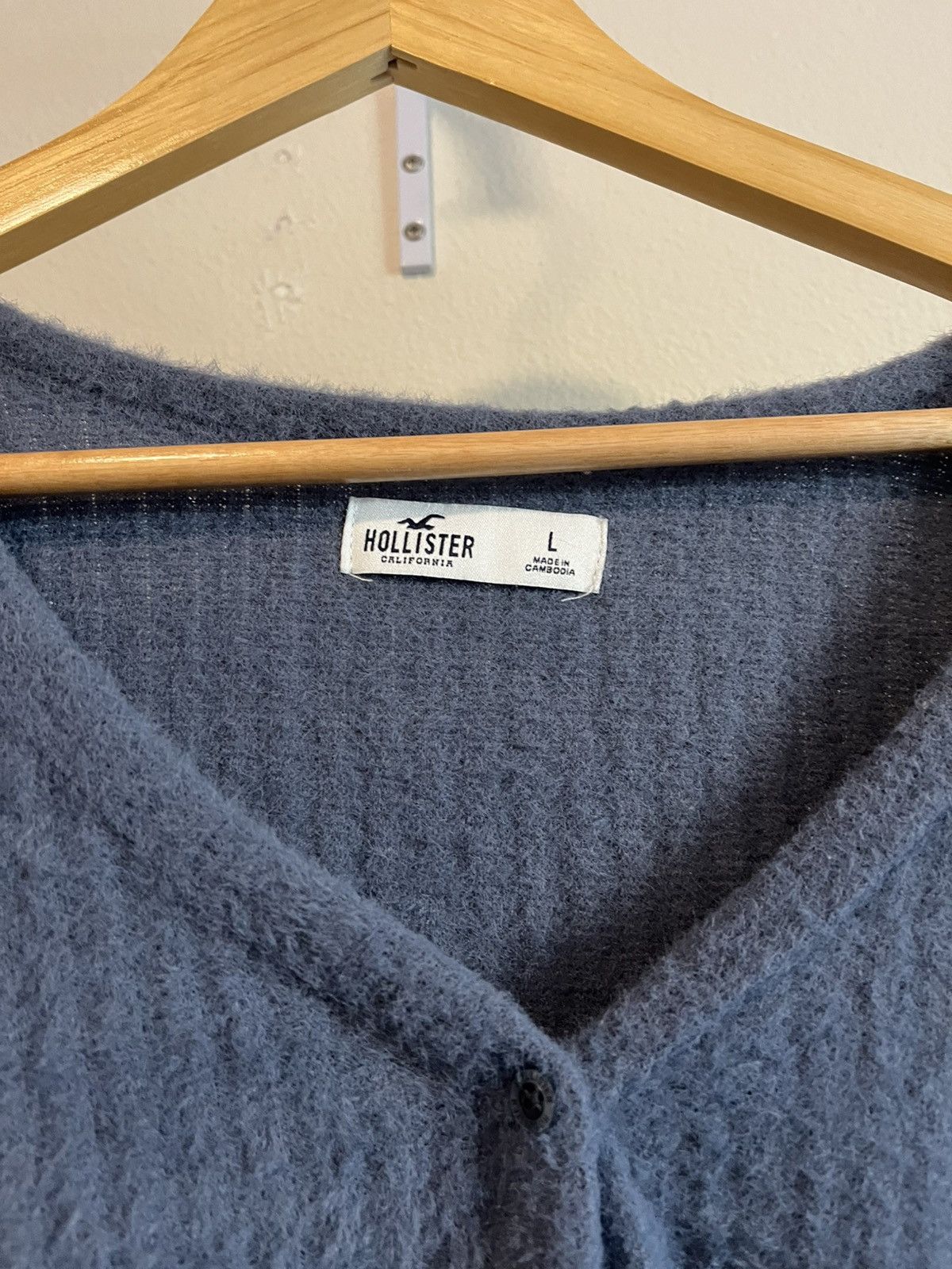 Hollister Hollister soft blue v-neck light sweater Size L / US 10 / IT 46 - 2 Thumbnail