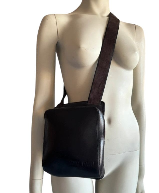 1999 prada leather shoulder bag black