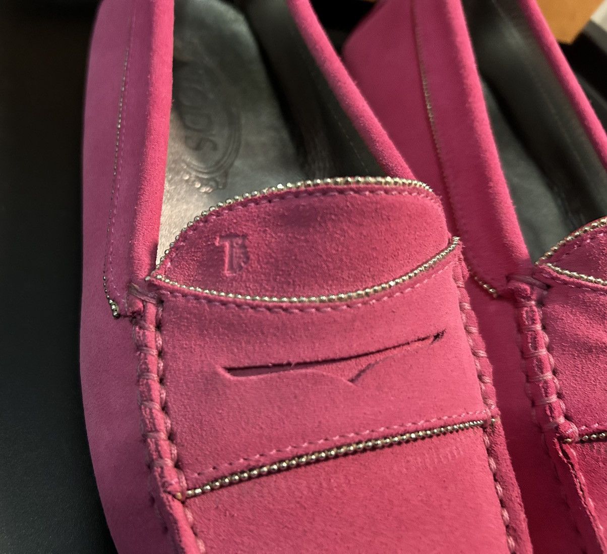 Tod's Tod’s pink suede rhinestone Gommino Loafers Size US 8 / IT 38 - 6 Thumbnail