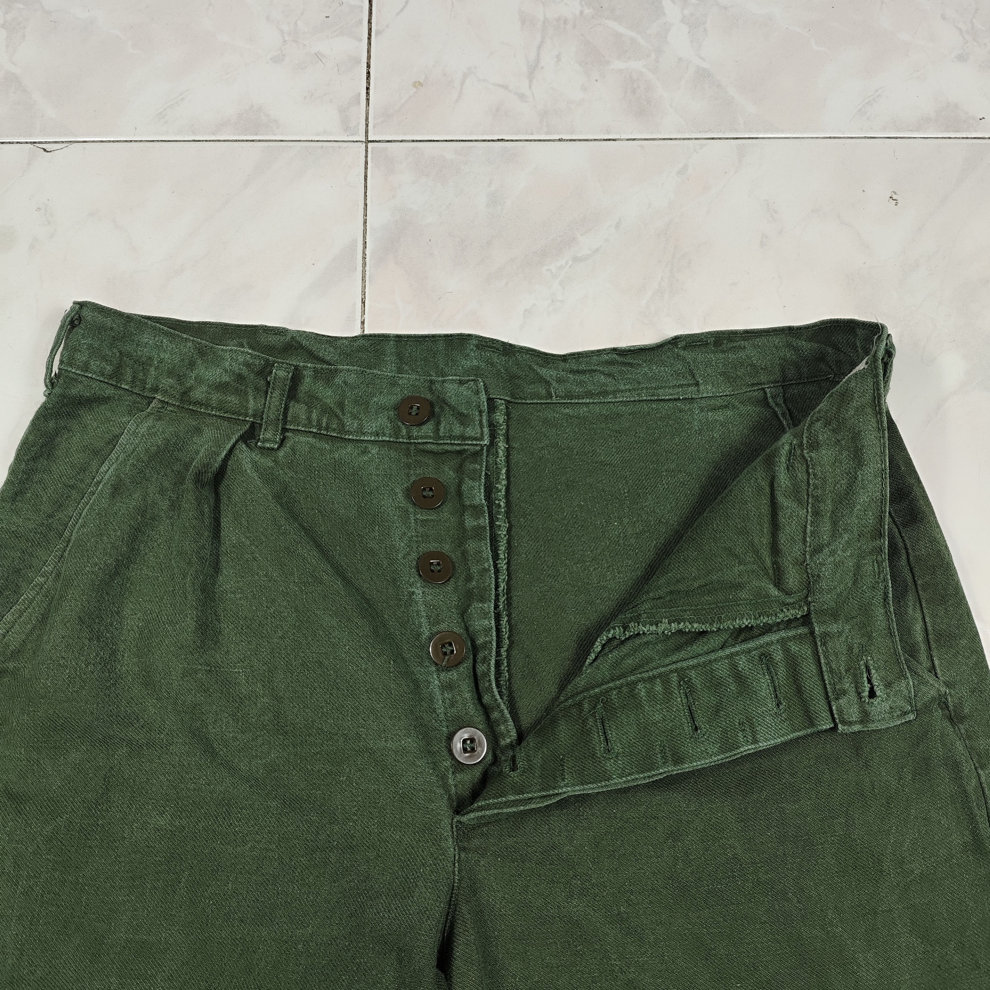 Vintage vintage swedish army c46 pants single back pocket Size US 32 / EU 48 - 6 Thumbnail