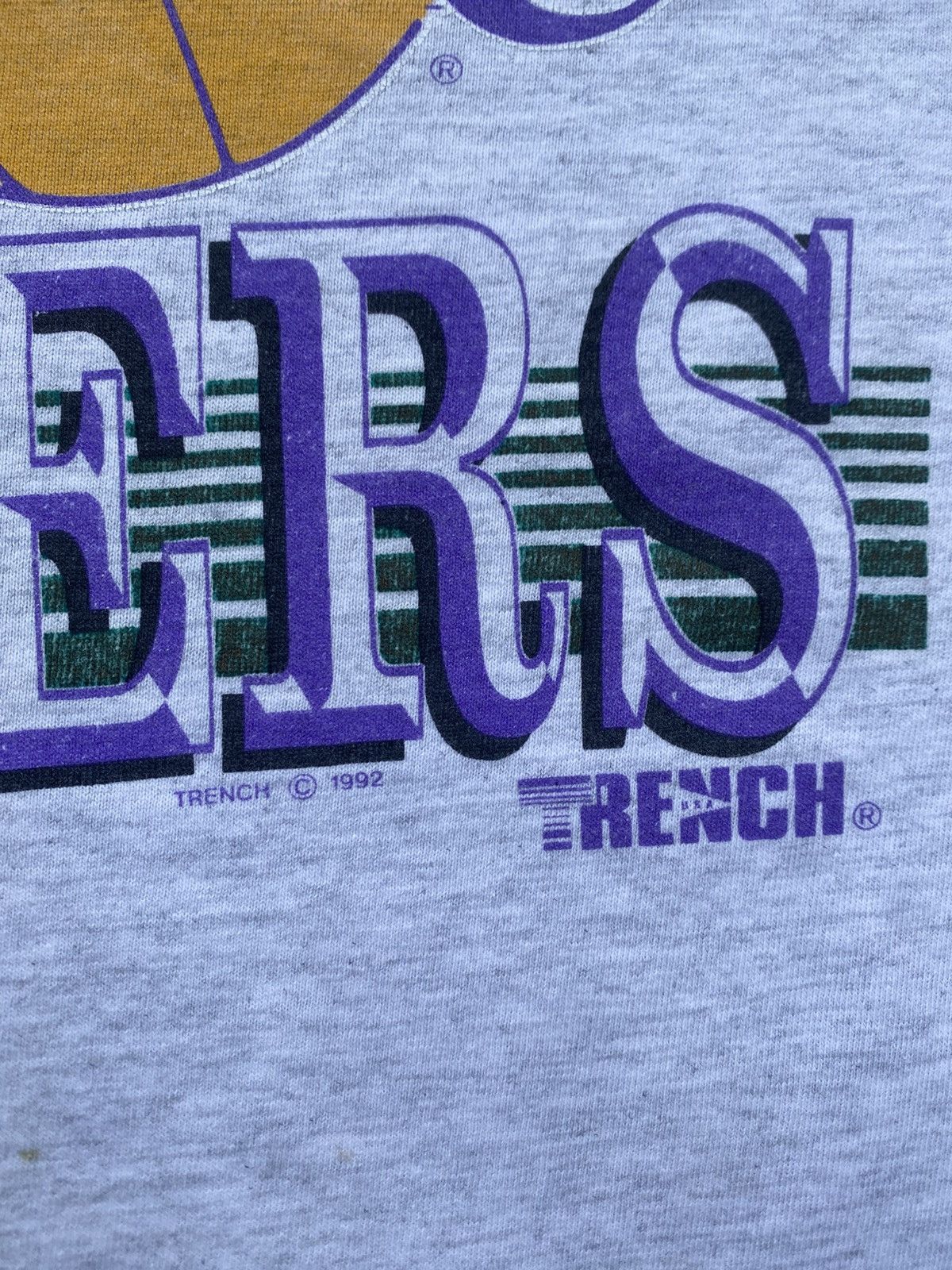 NBA Rare Vintage LAKERS 1992 Tshirt Size US XL / EU 56 / 4 - 14 Thumbnail