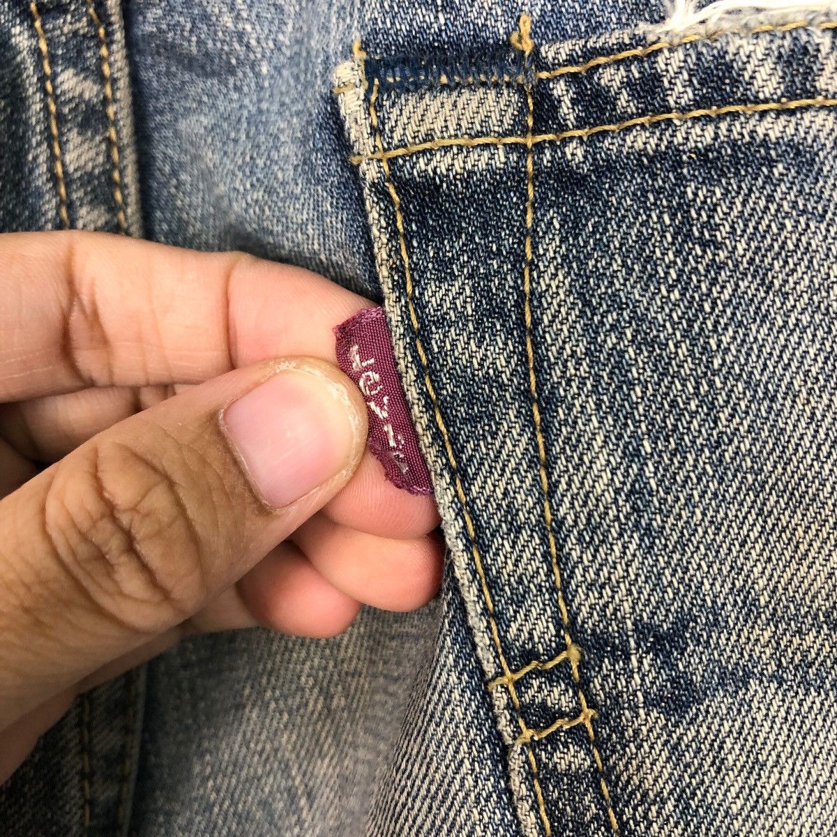 Levi's Levi’s Vintage Distressed Faded Denim Heavy Whiskers Rare Size US 32 / EU 48 - 15 Thumbnail