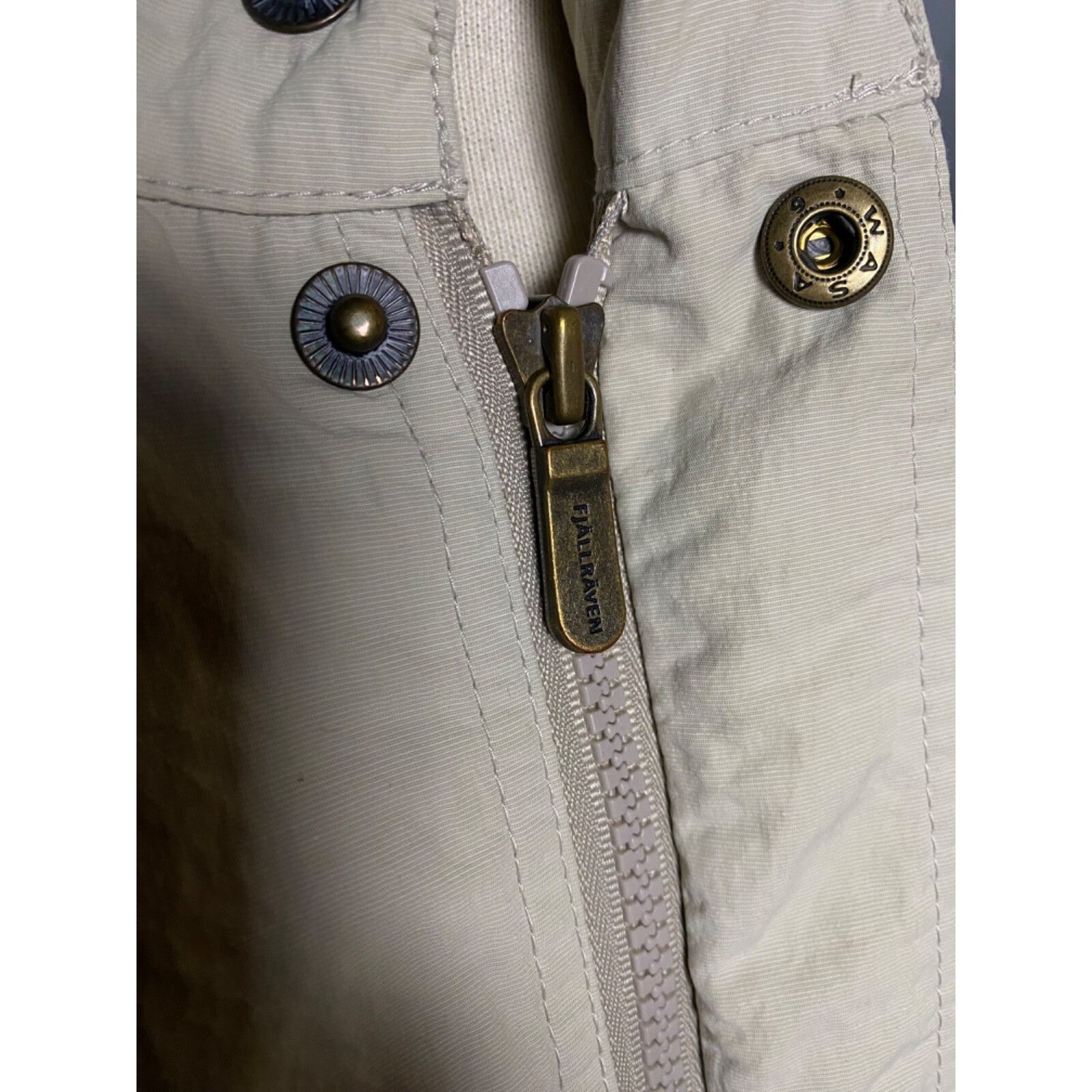 Fjallraven Fjallraven VTG Men's Beige Multipocket Hunting Vest Size L Size US L / EU 52-54 / 3 - 10 Thumbnail