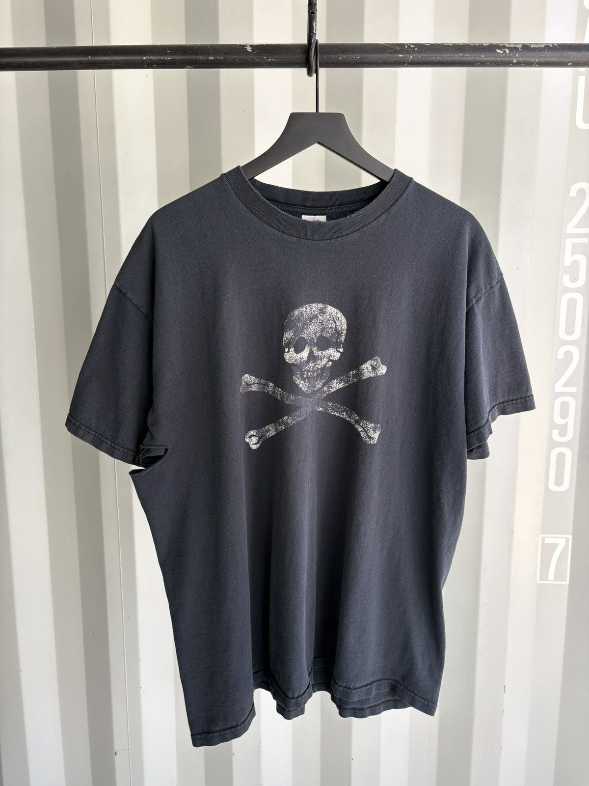 Vintage Vintage Skull Bones Shirt Thrashed Faded Grunge Band Biker Size US XXL / EU 58 / 5 - 1 Thumbnail