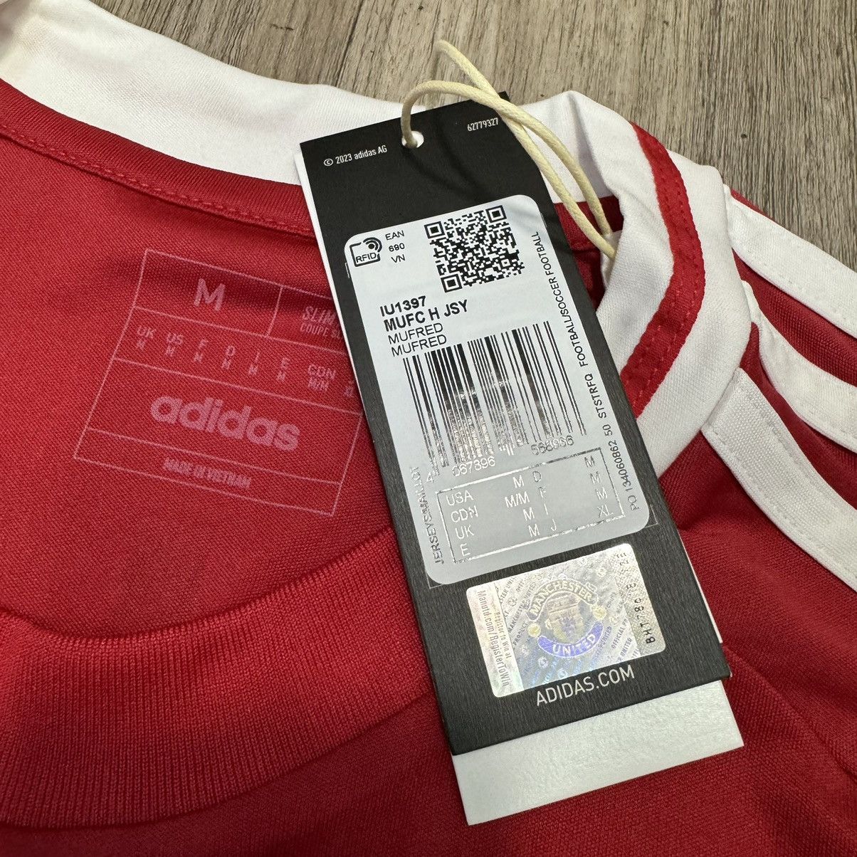 Adidas Manchester united 24/25 home shirt #4 De Ligt (bnwt) Size US M / EU 48-50 / 2 - 5 Thumbnail