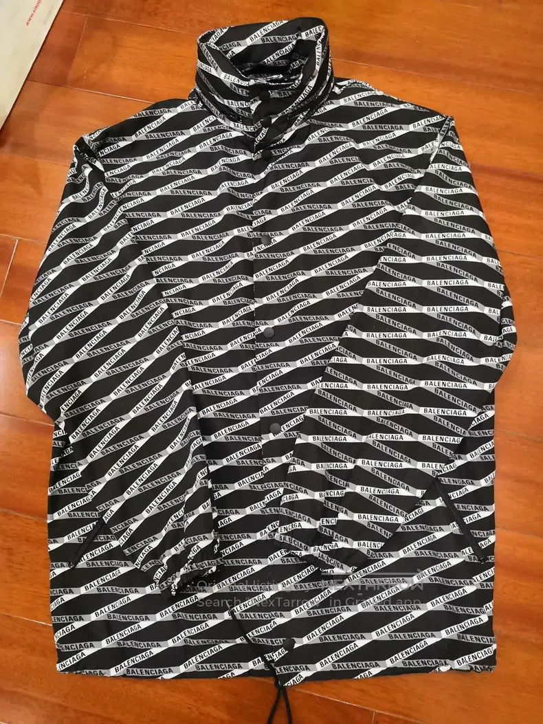 Balenciaga Balenciaga Full logo windbreaker jacket Size US S / EU 44-46 / 1 - 1 Thumbnail