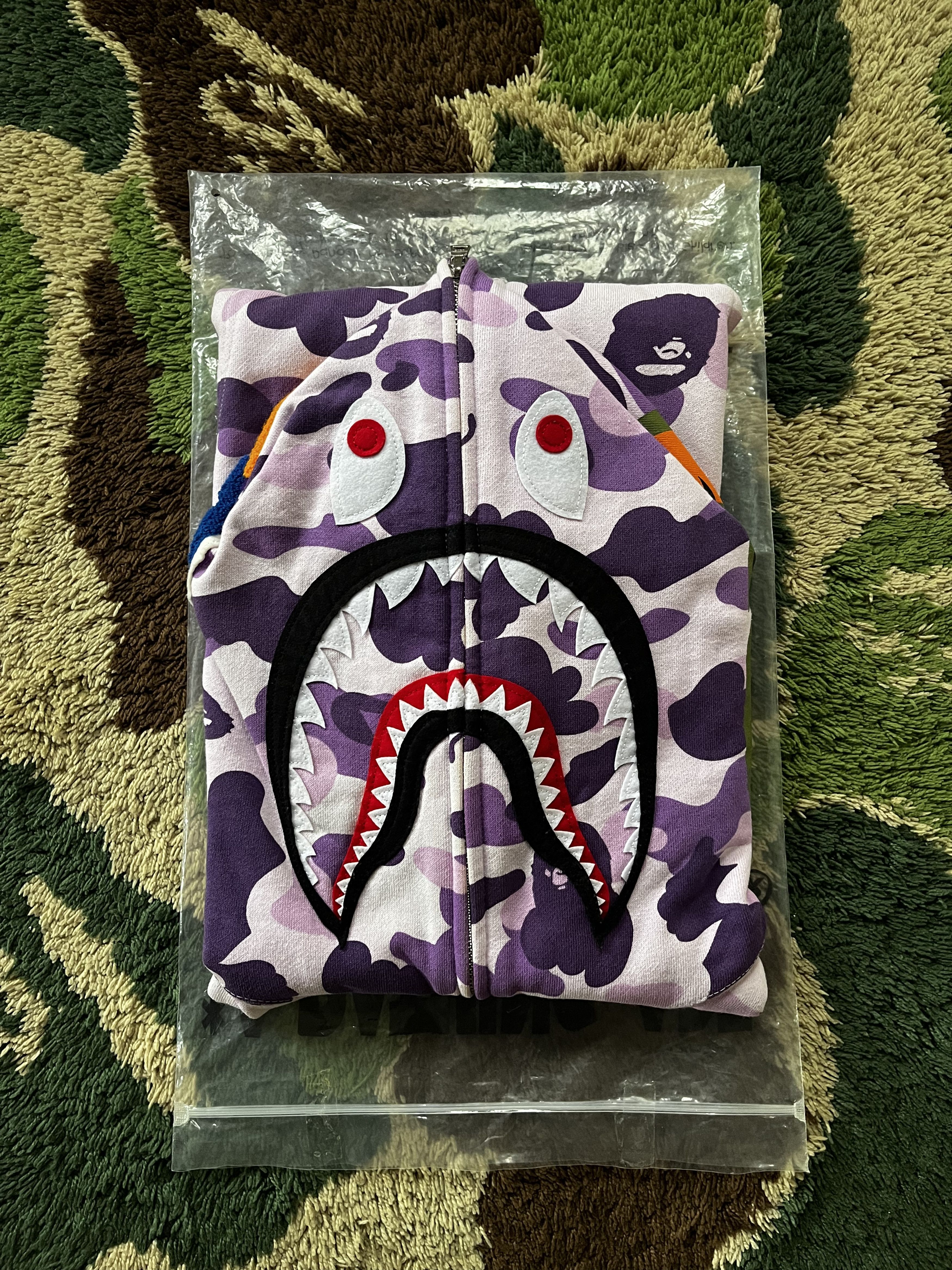 Bape BAPE TAIPEI 10TH ANNIVERSARY SHARK FULL ZIP HOODIE Size US L / EU 52-54 / 3 - 2 Thumbnail