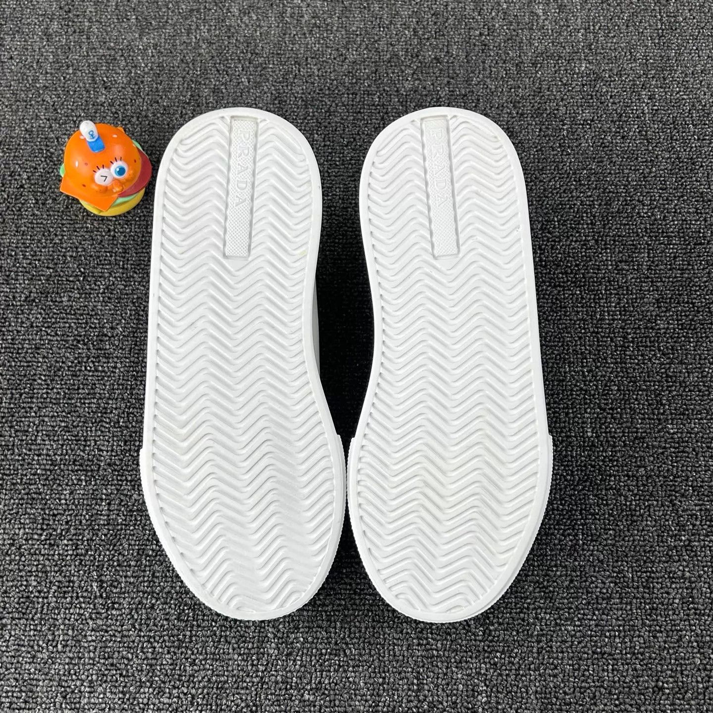 Prada Prada Women's White Logo Sneakers 35 Size US 4.5 / IT 34.5 - 6 Thumbnail
