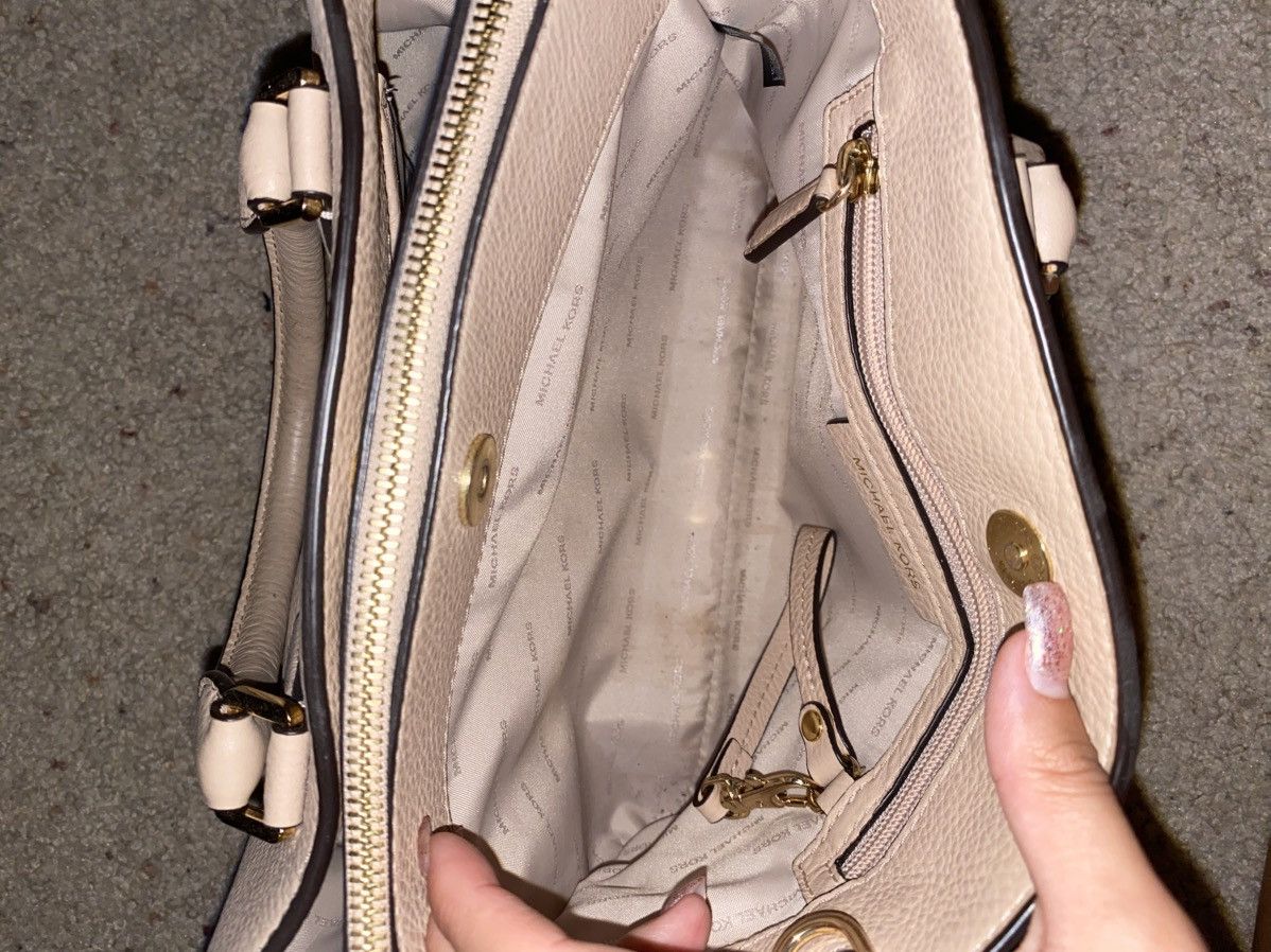 Michael Kors Michael Kors Blush Pink Purse With Gold Hardware Size ONE SIZE - 4 Thumbnail