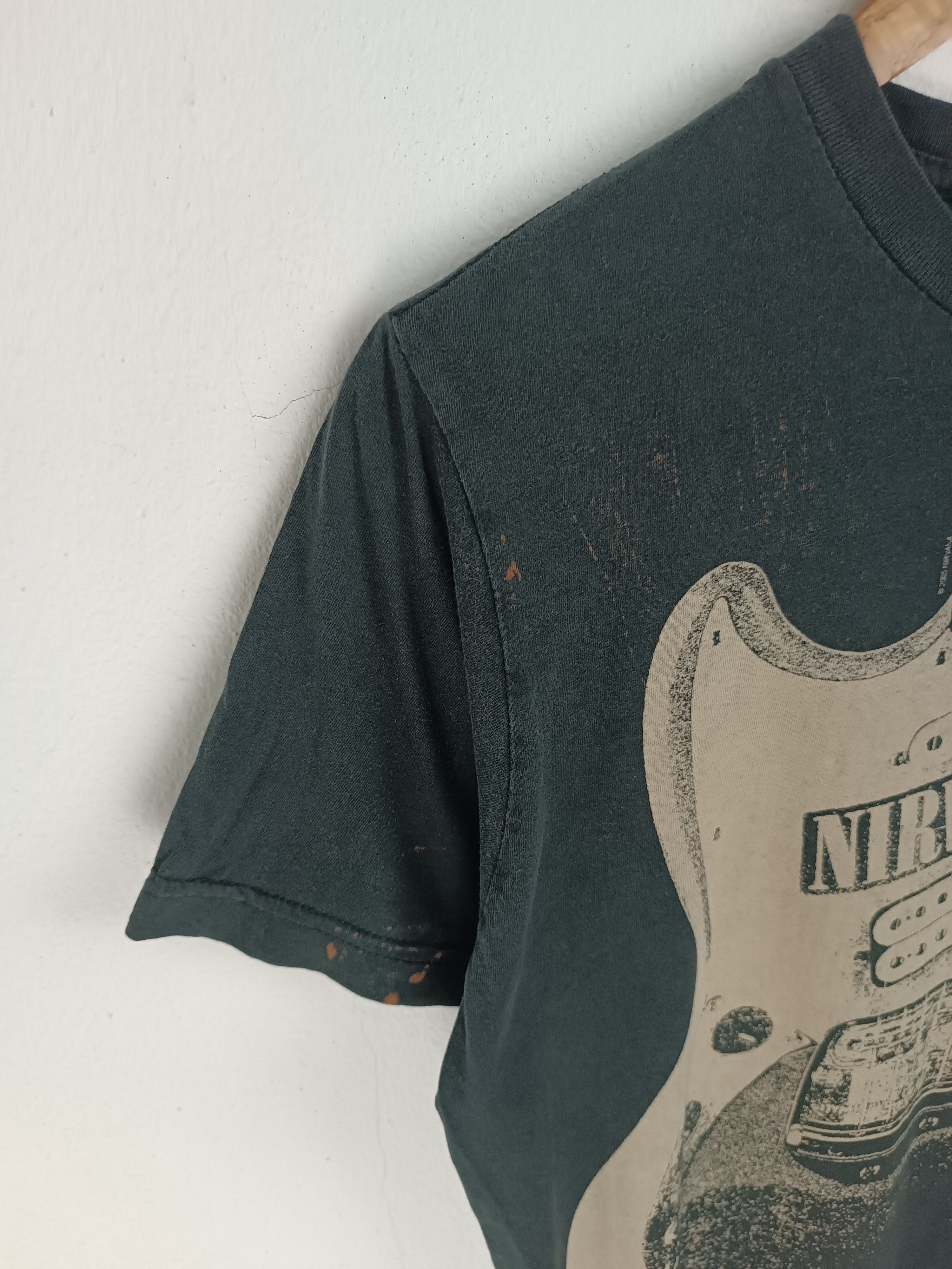 Nirvana VINTAGE 2005 NIRVANA KURT FENDER TEE Y2K(foo fighters grohl) Size US M / EU 48-50 / 2 - 5 Thumbnail
